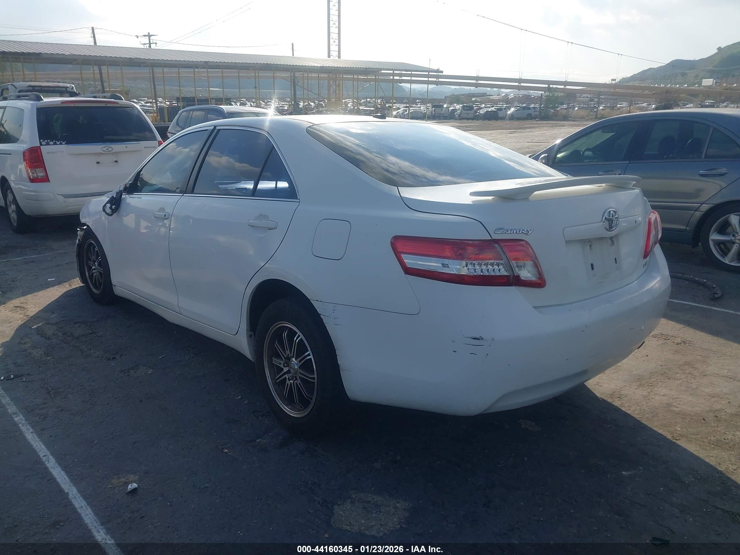 TOYOTA CAMRY image 3