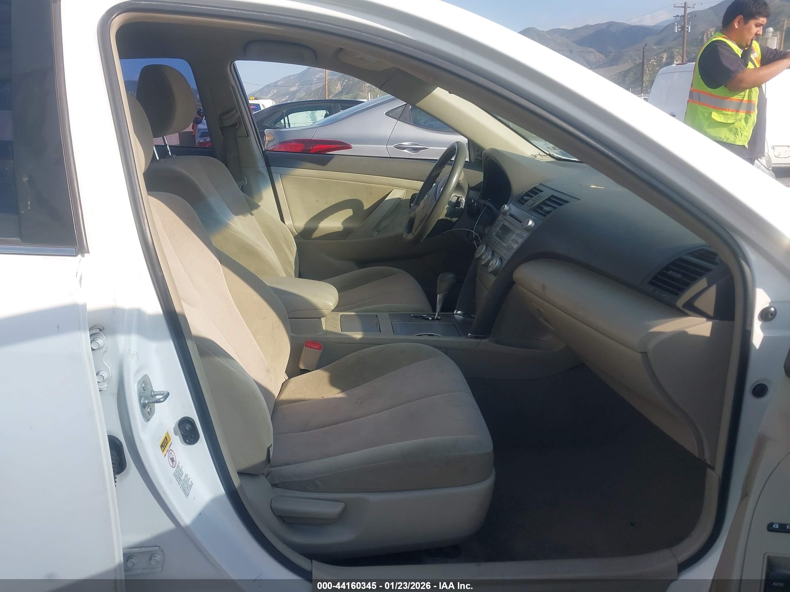TOYOTA CAMRY image 5