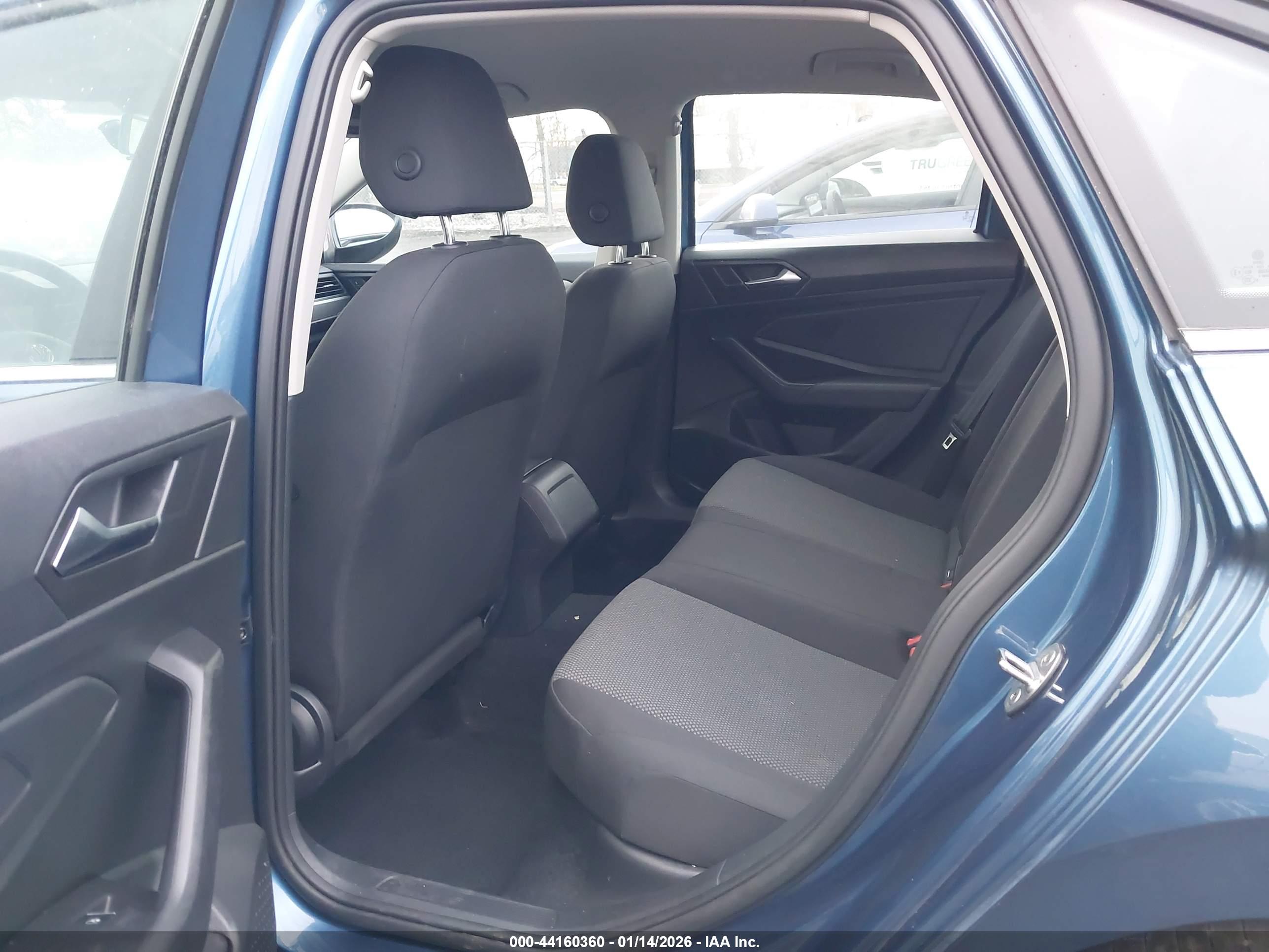 VOLKSWAGEN JETTA image 8