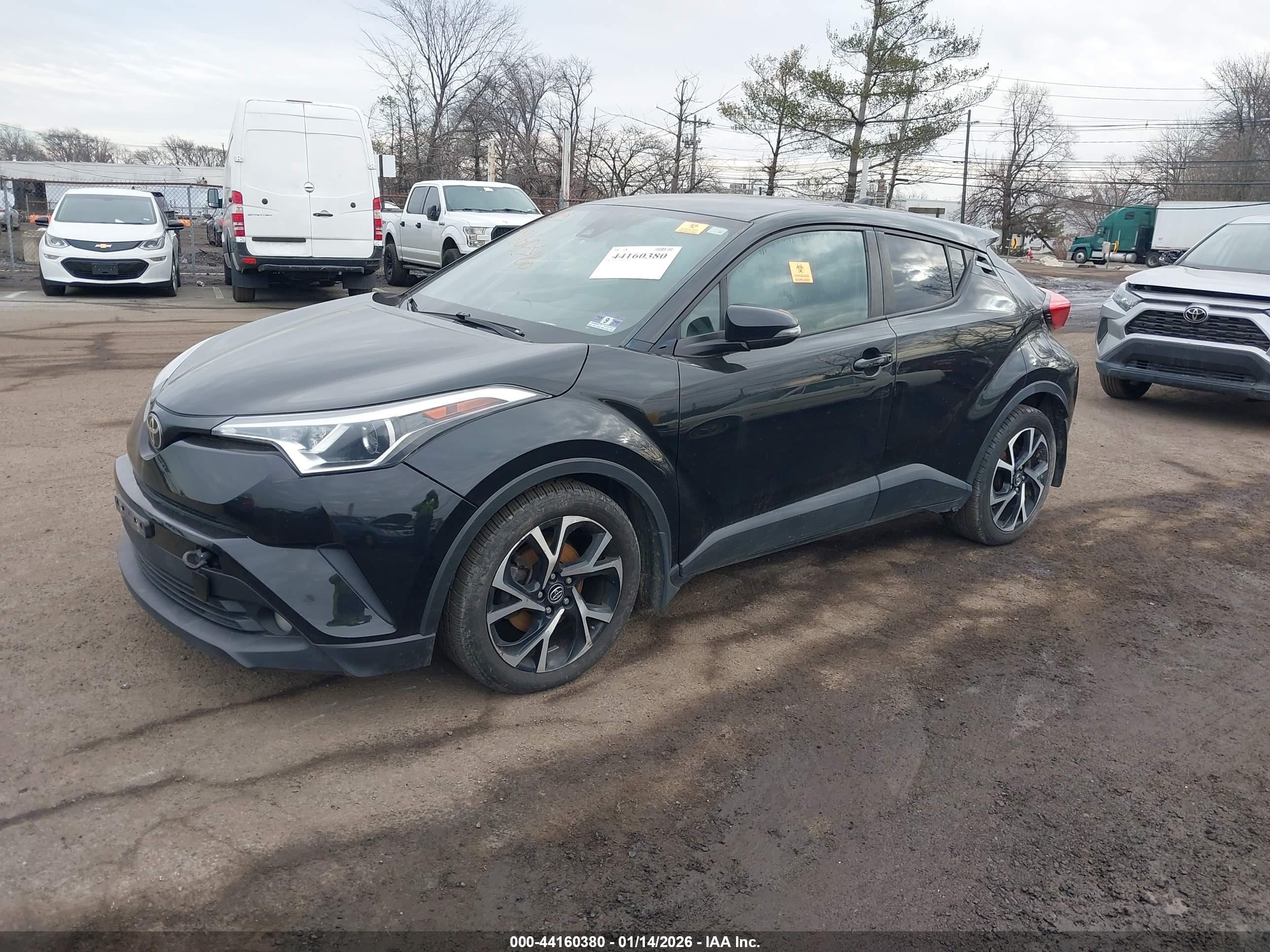 TOYOTA C-HR image 2