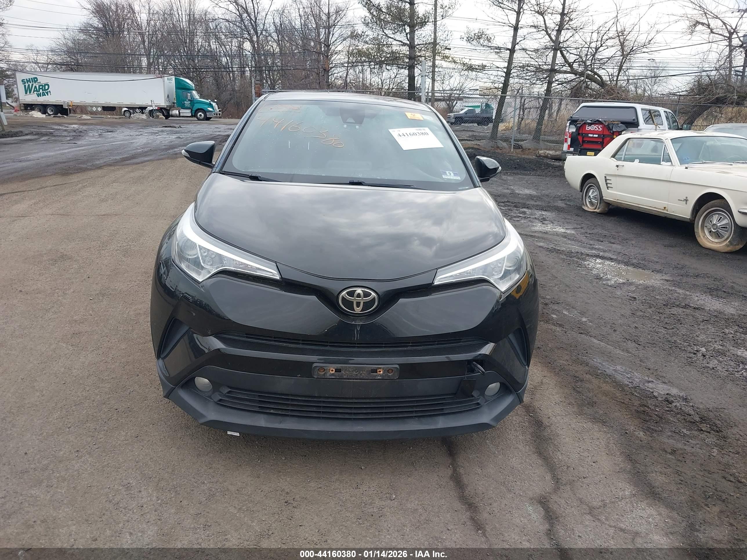 TOYOTA C-HR image 6