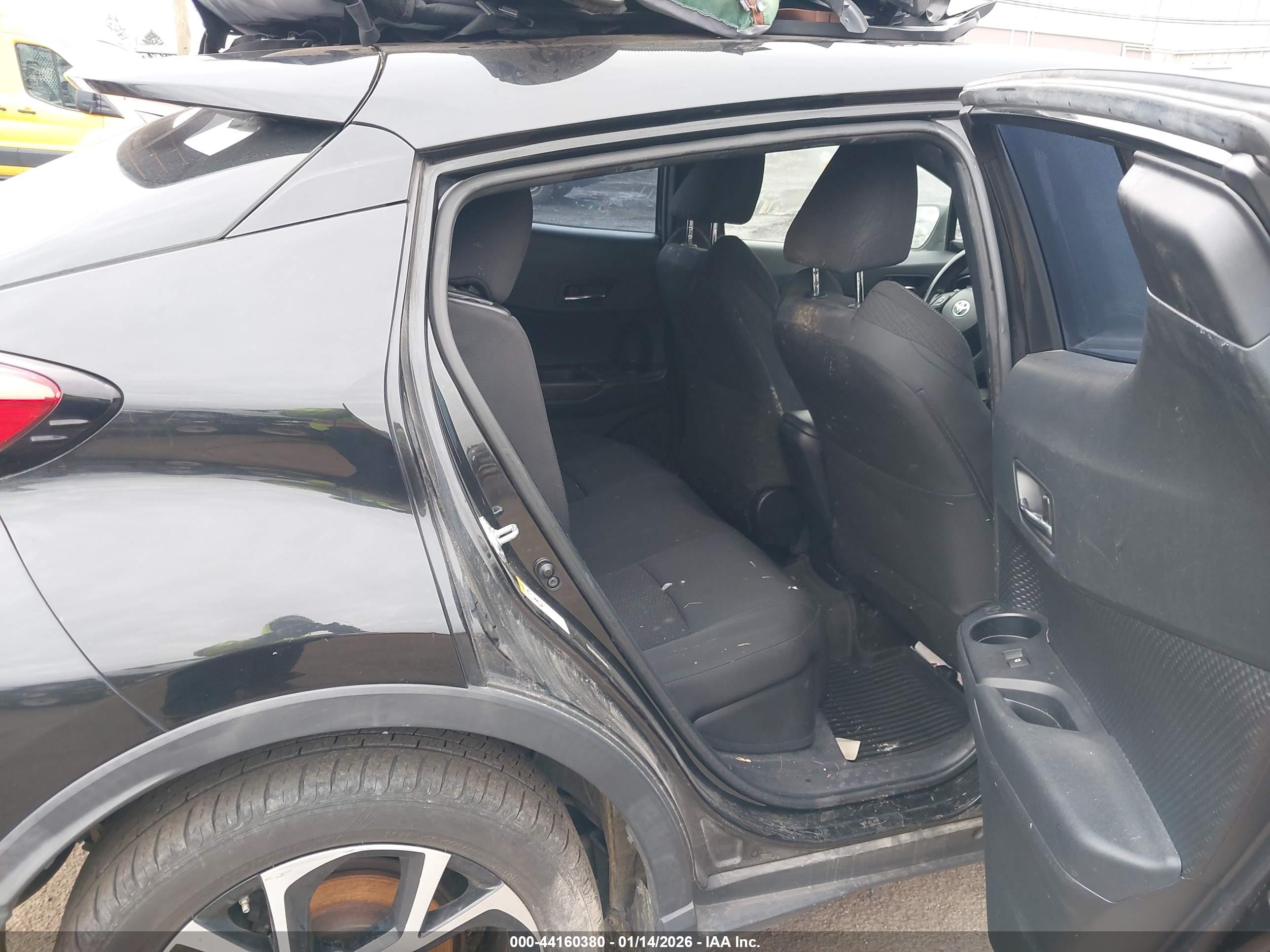 TOYOTA C-HR image 8