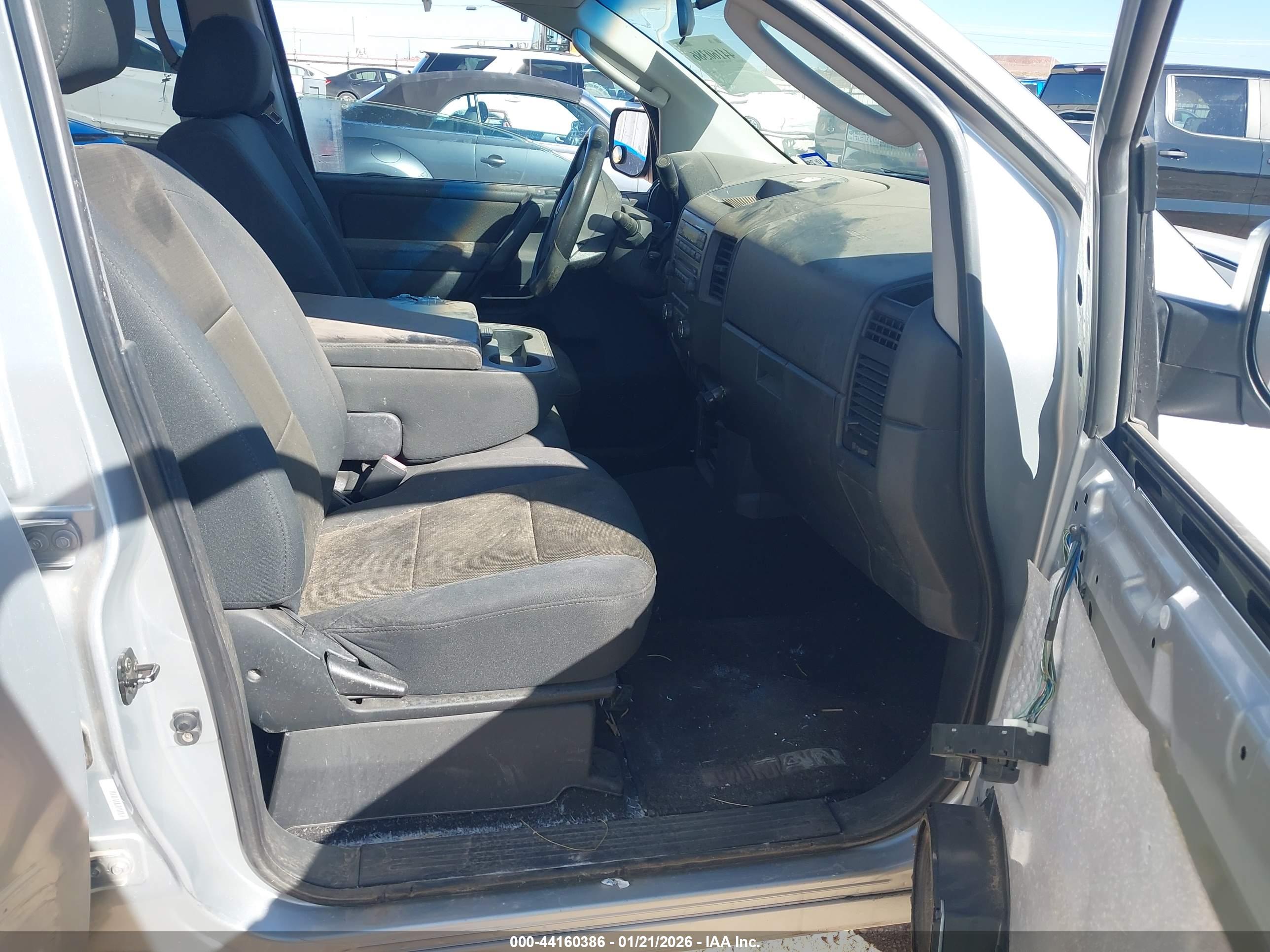 NISSAN TITAN image 5