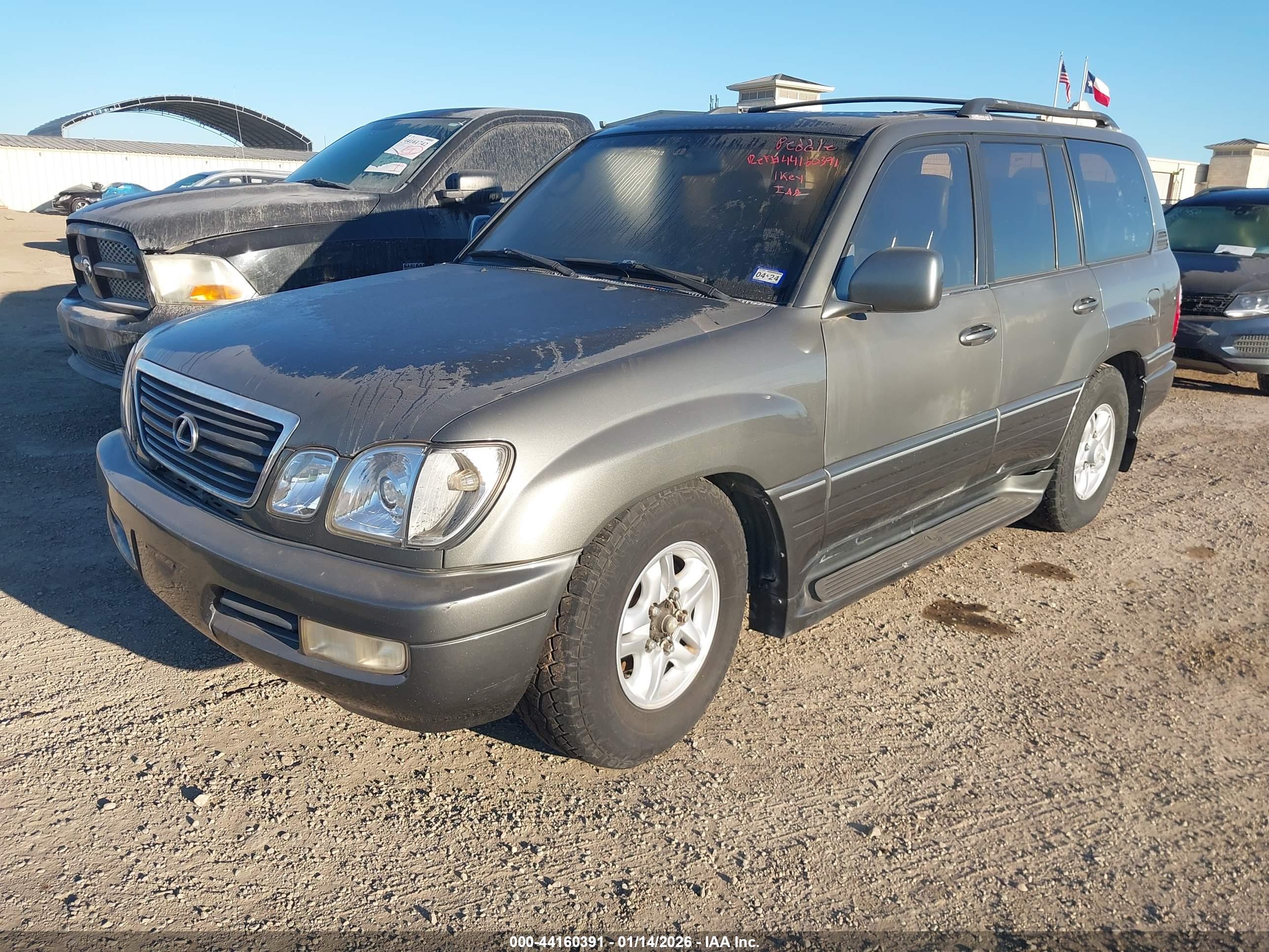 LEXUS LX image 2