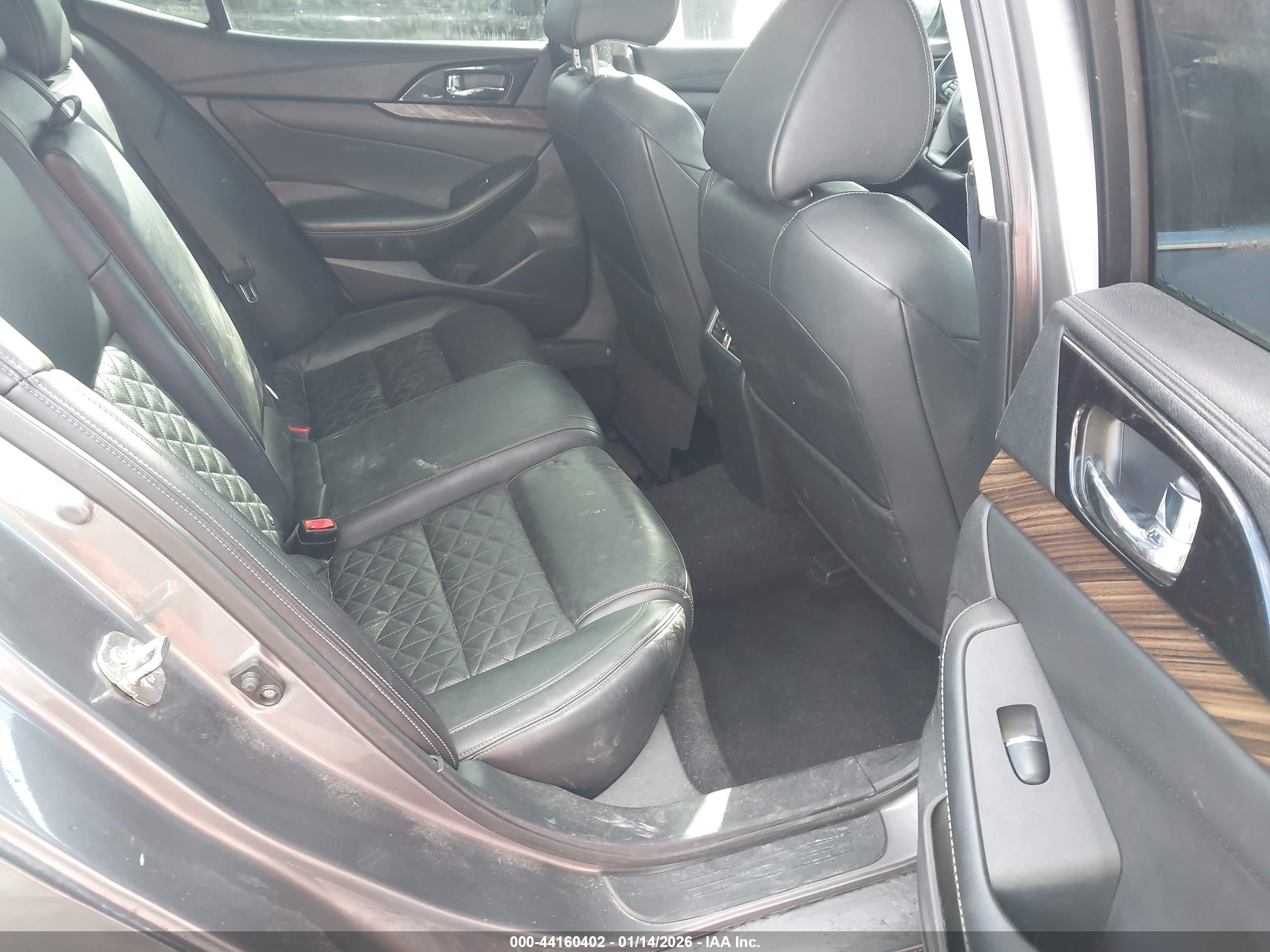 NISSAN MAXIMA image 8