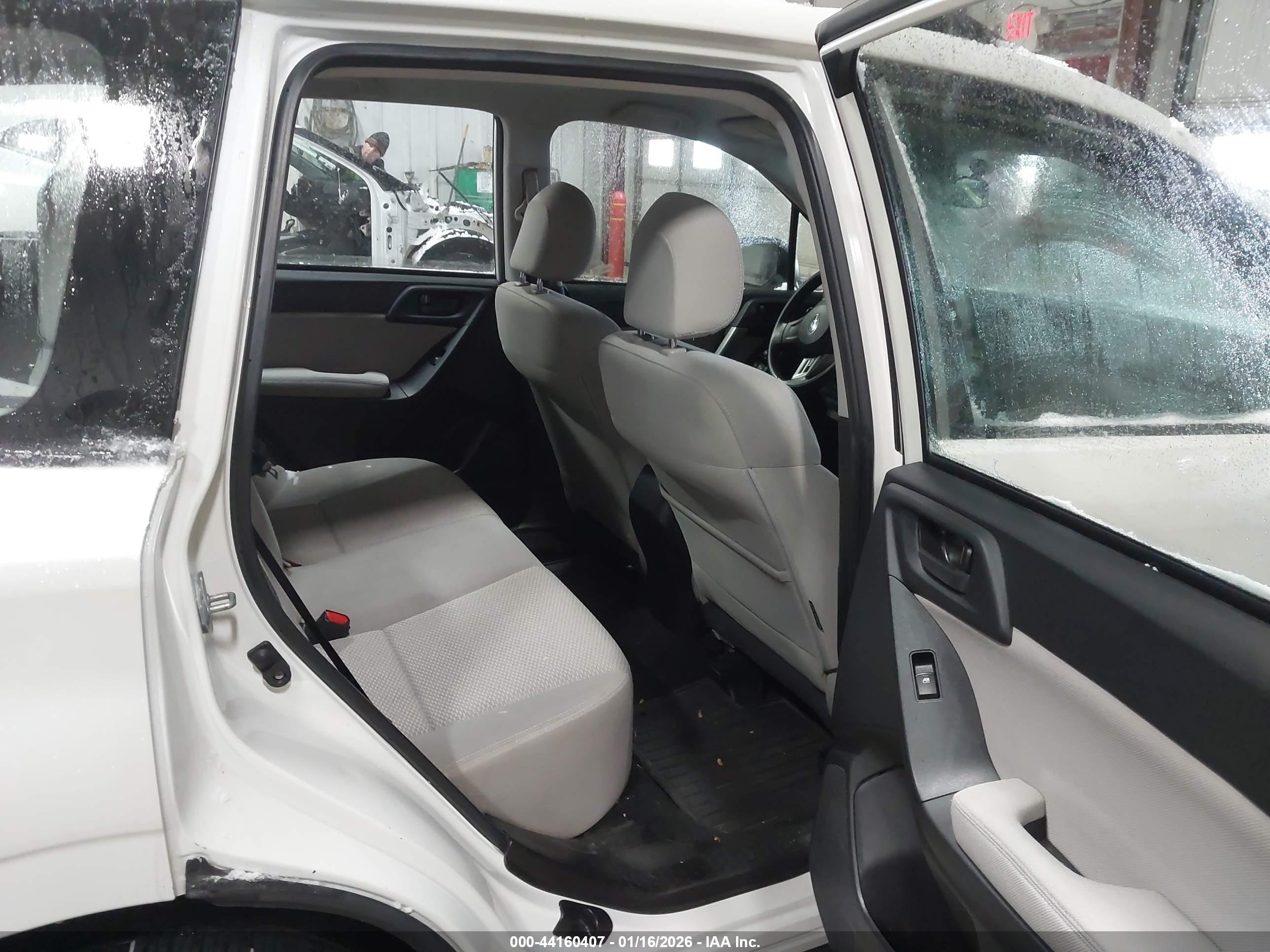 SUBARU FORESTER image 8