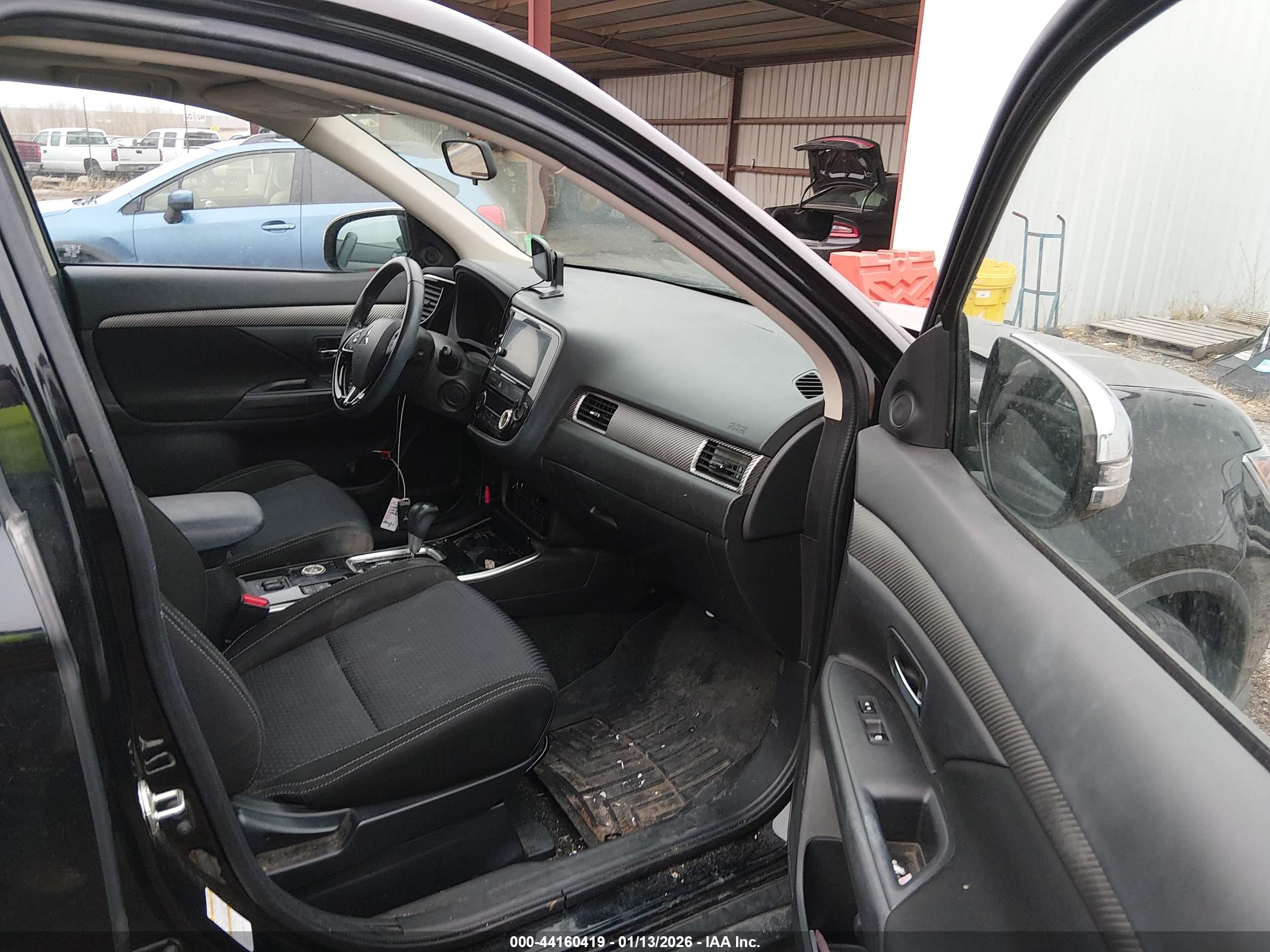 MITSUBISHI OUTLANDER image 5