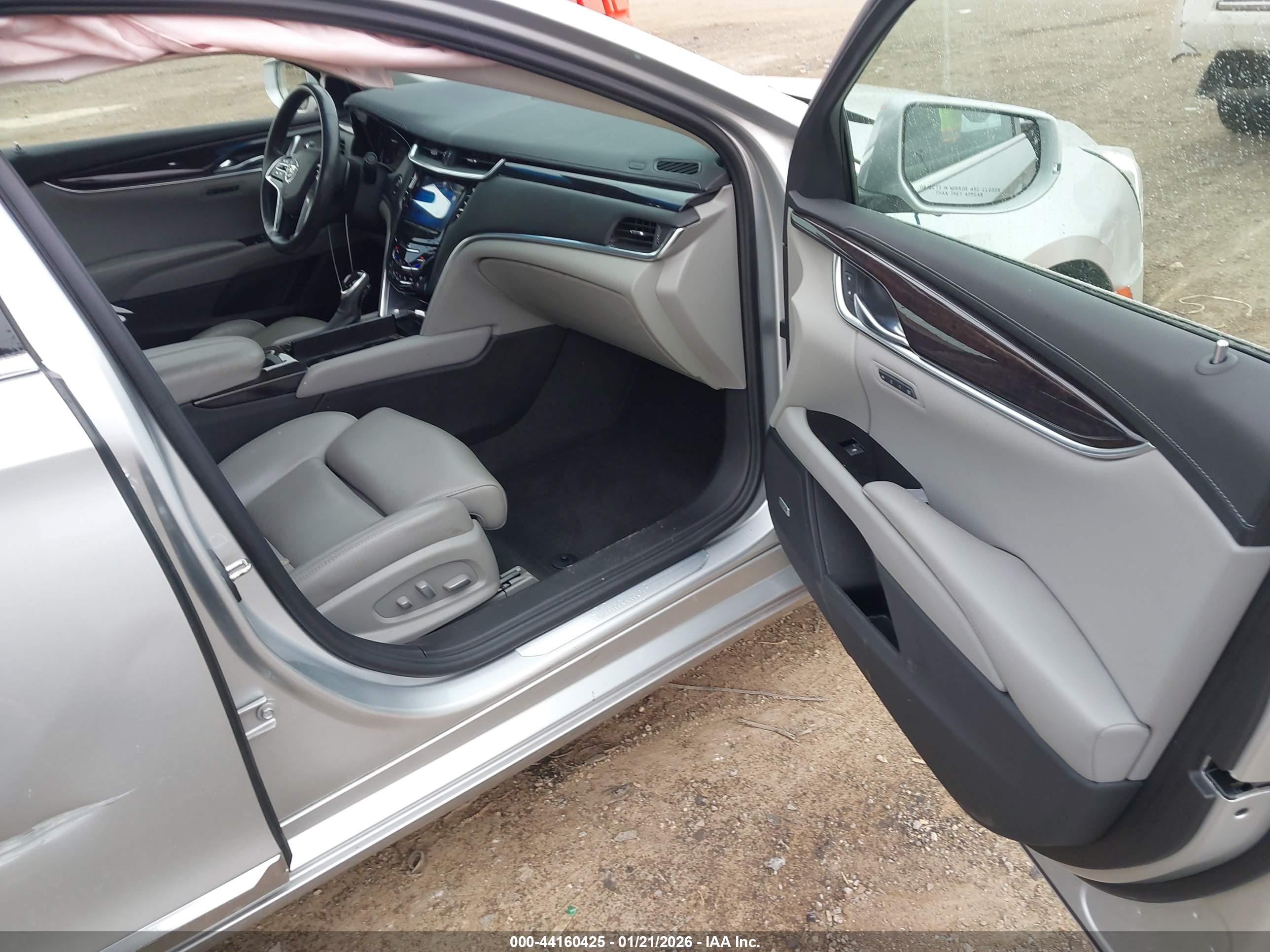 CADILLAC XTS image 5
