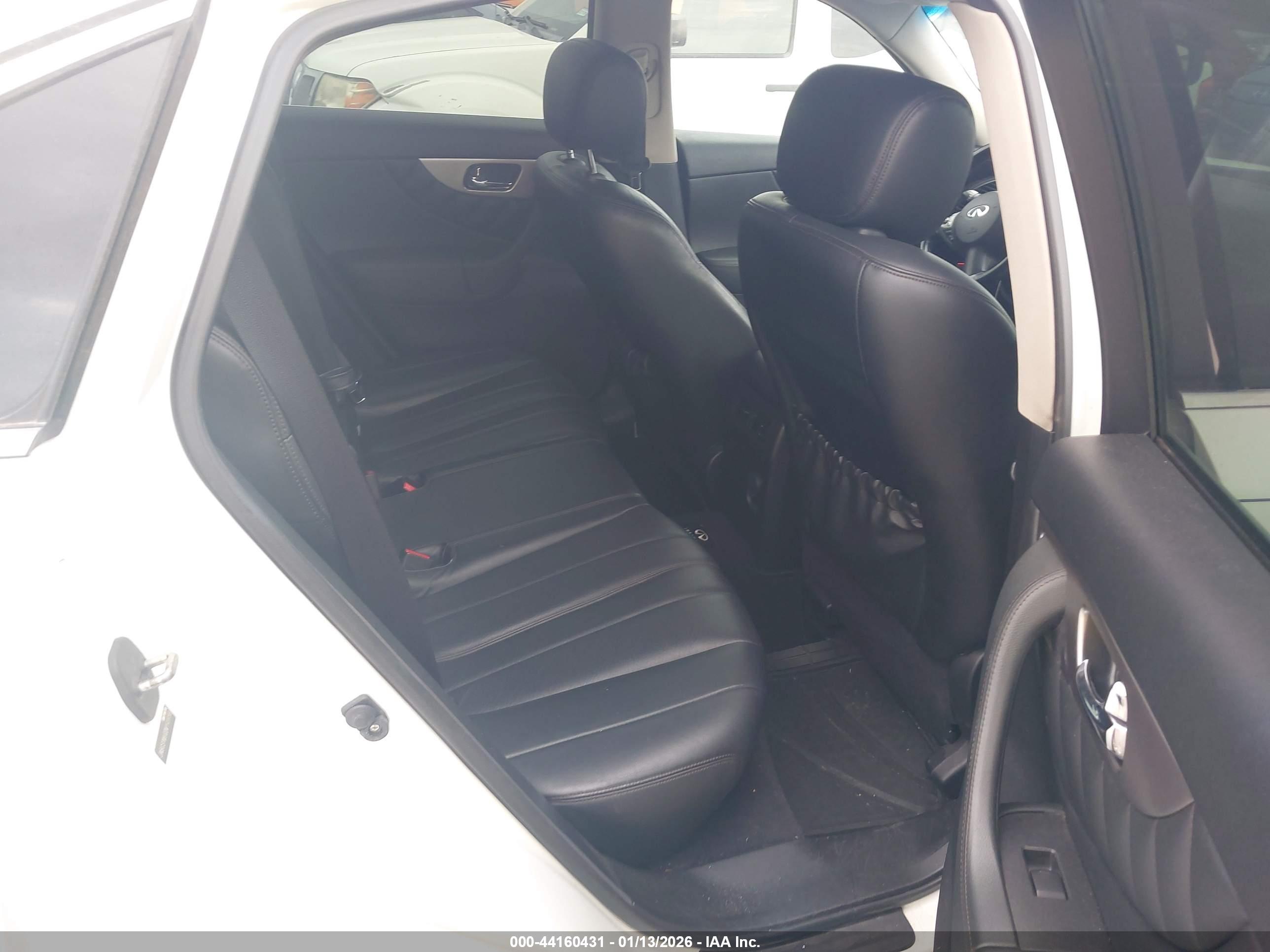 INFINITI FX37 image 8