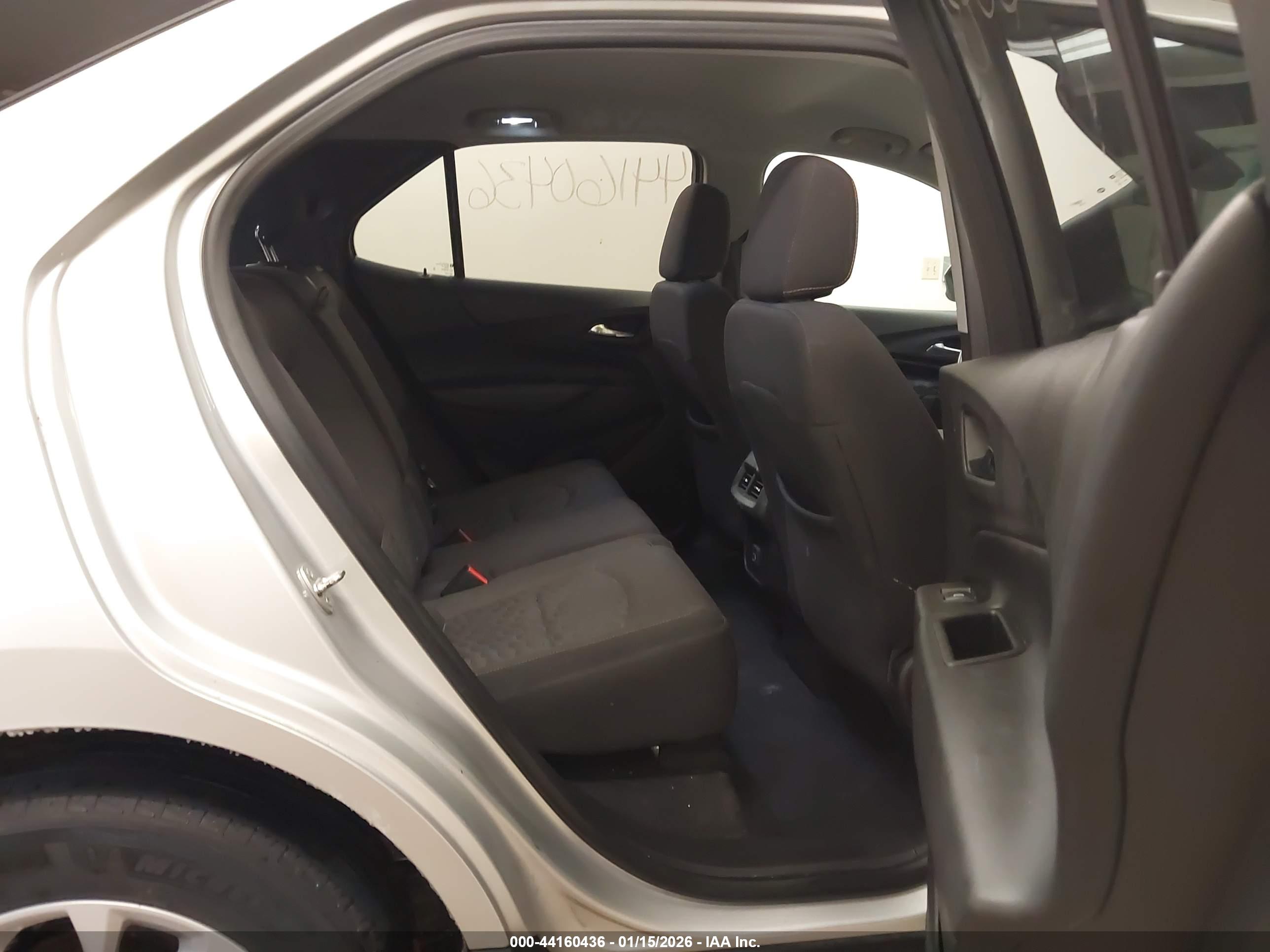 CHEVROLET EQUINOX image 8