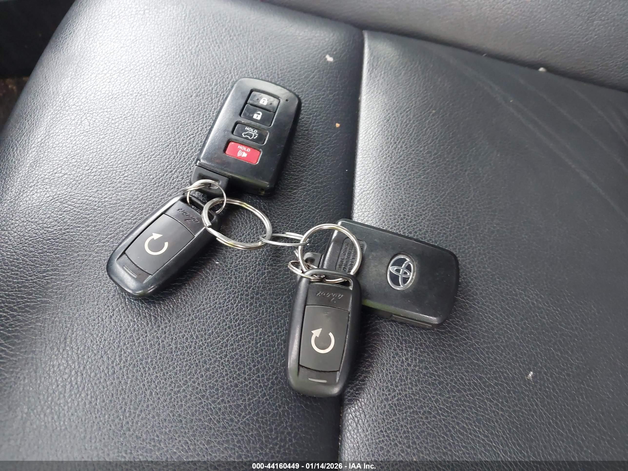 TOYOTA RAV4 image 11