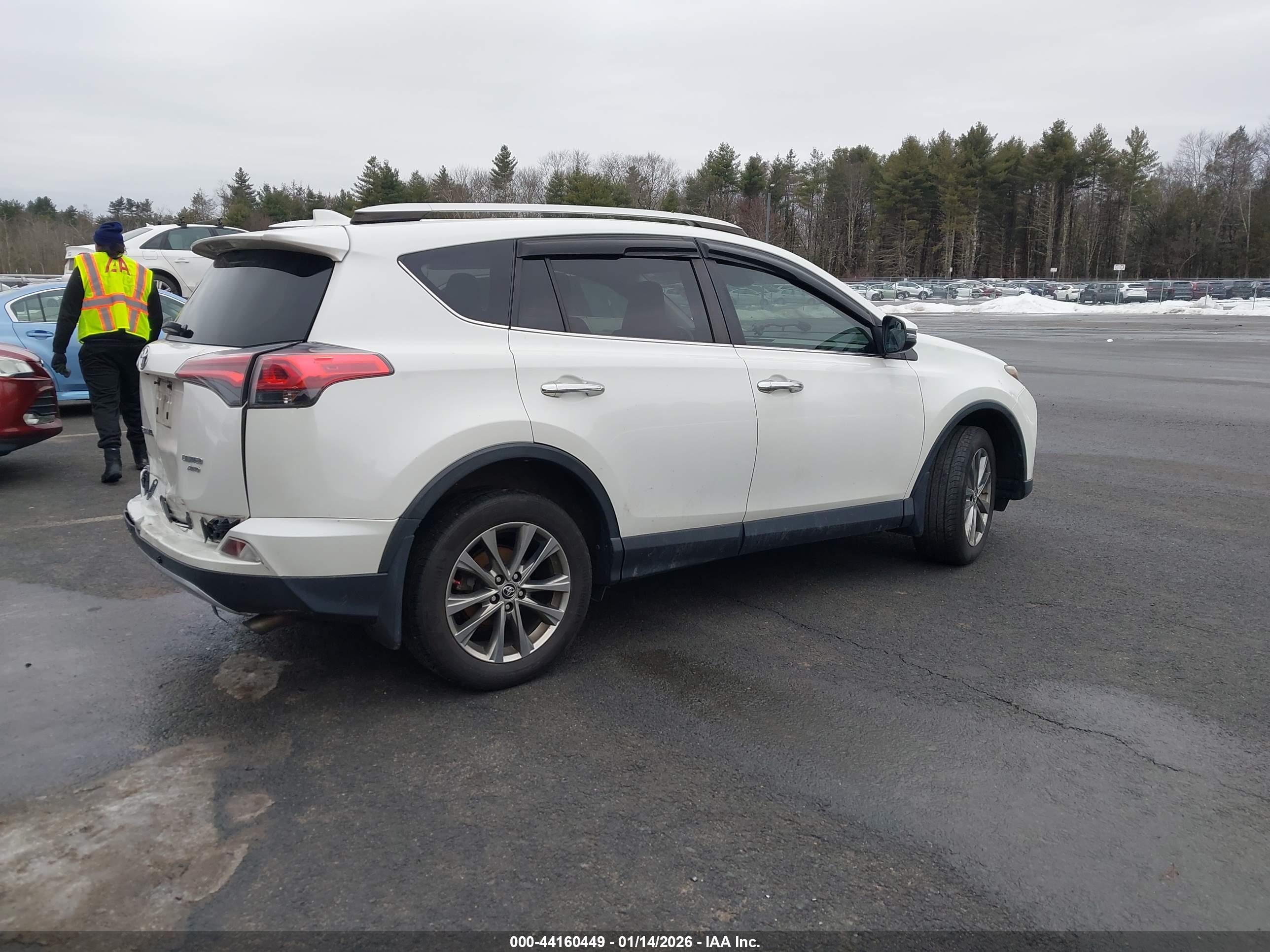 TOYOTA RAV4 image 4