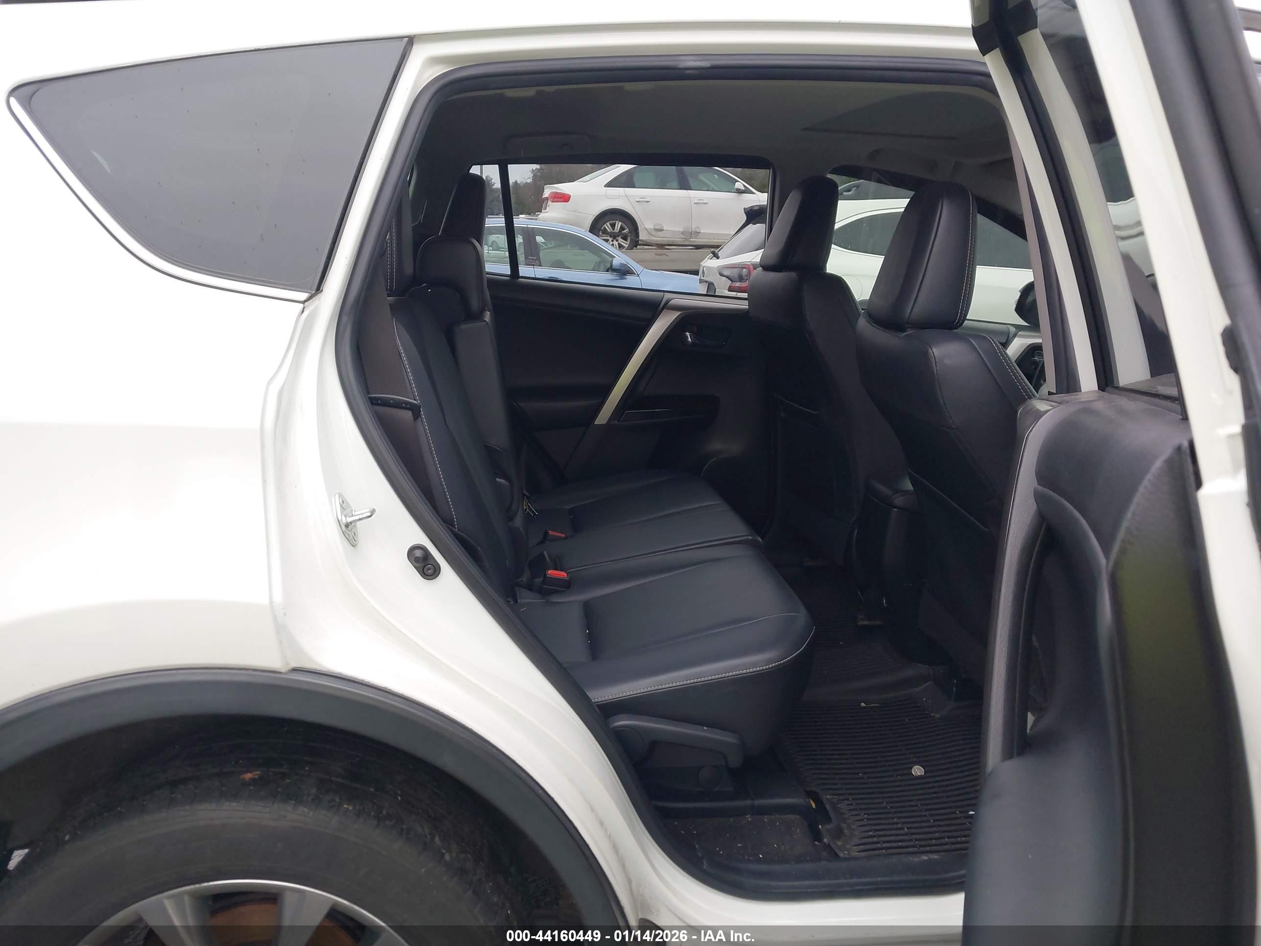 TOYOTA RAV4 image 8