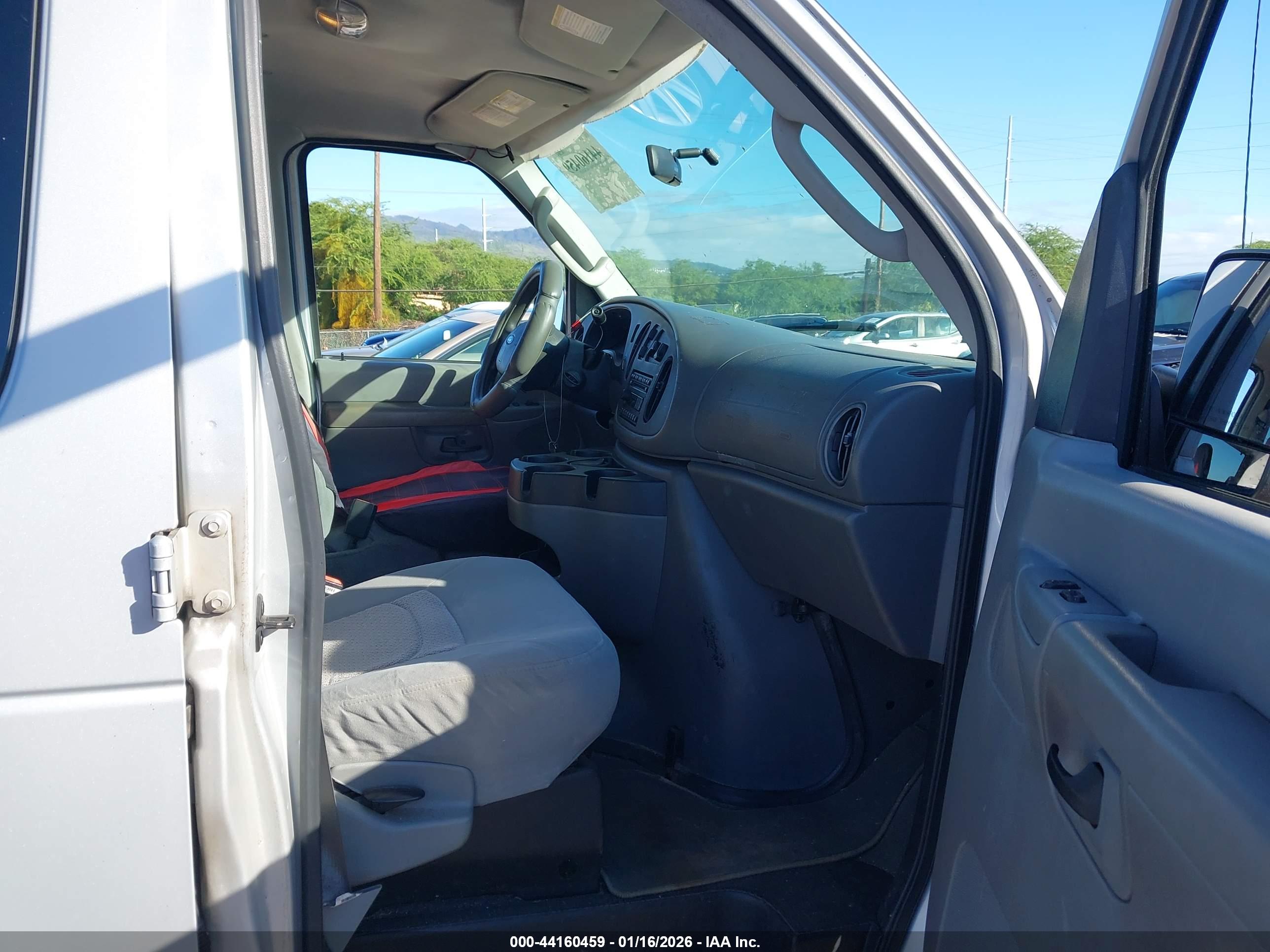 FORD E-150 image 5