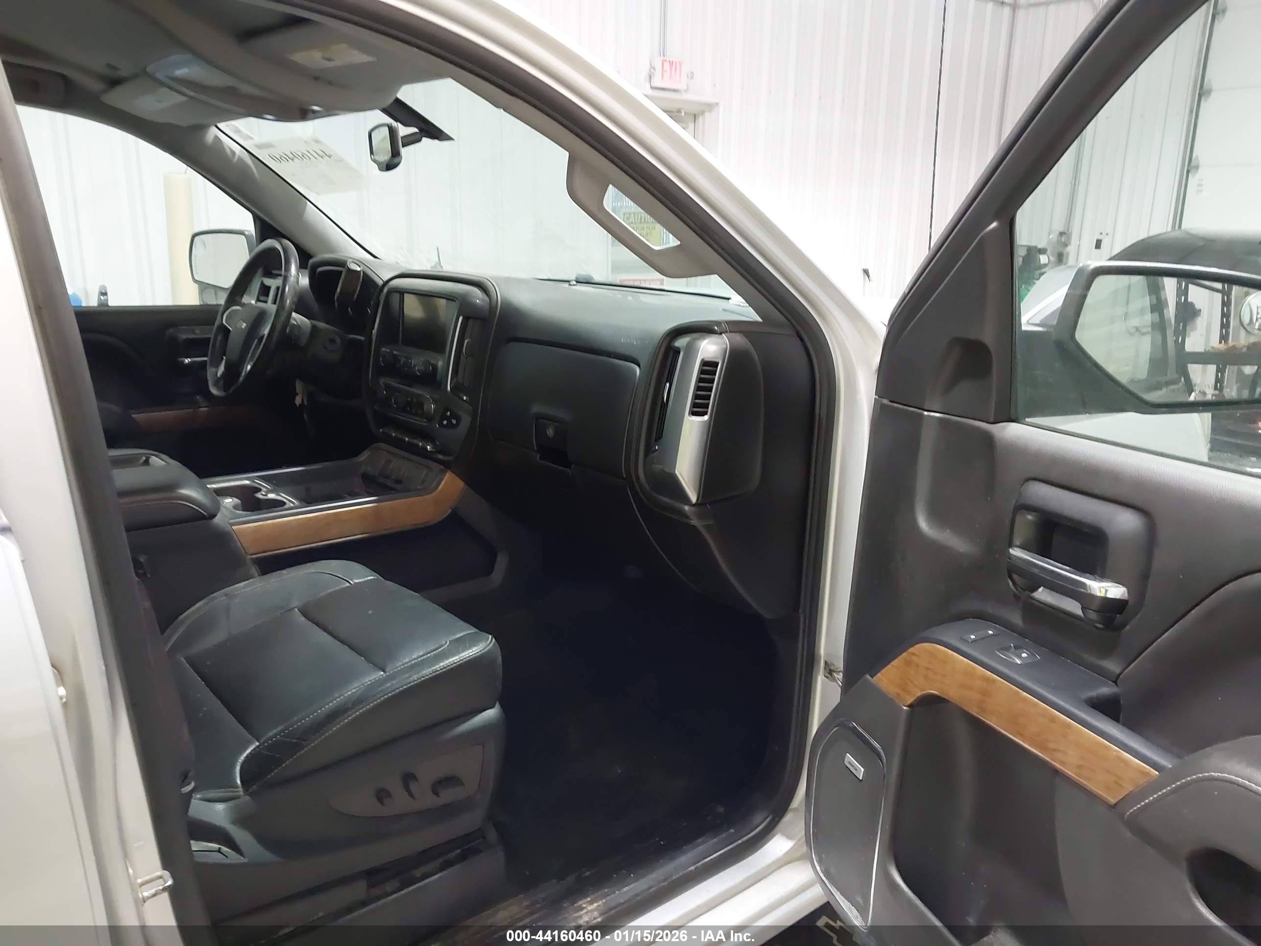 CHEVROLET SILVERADO image 5