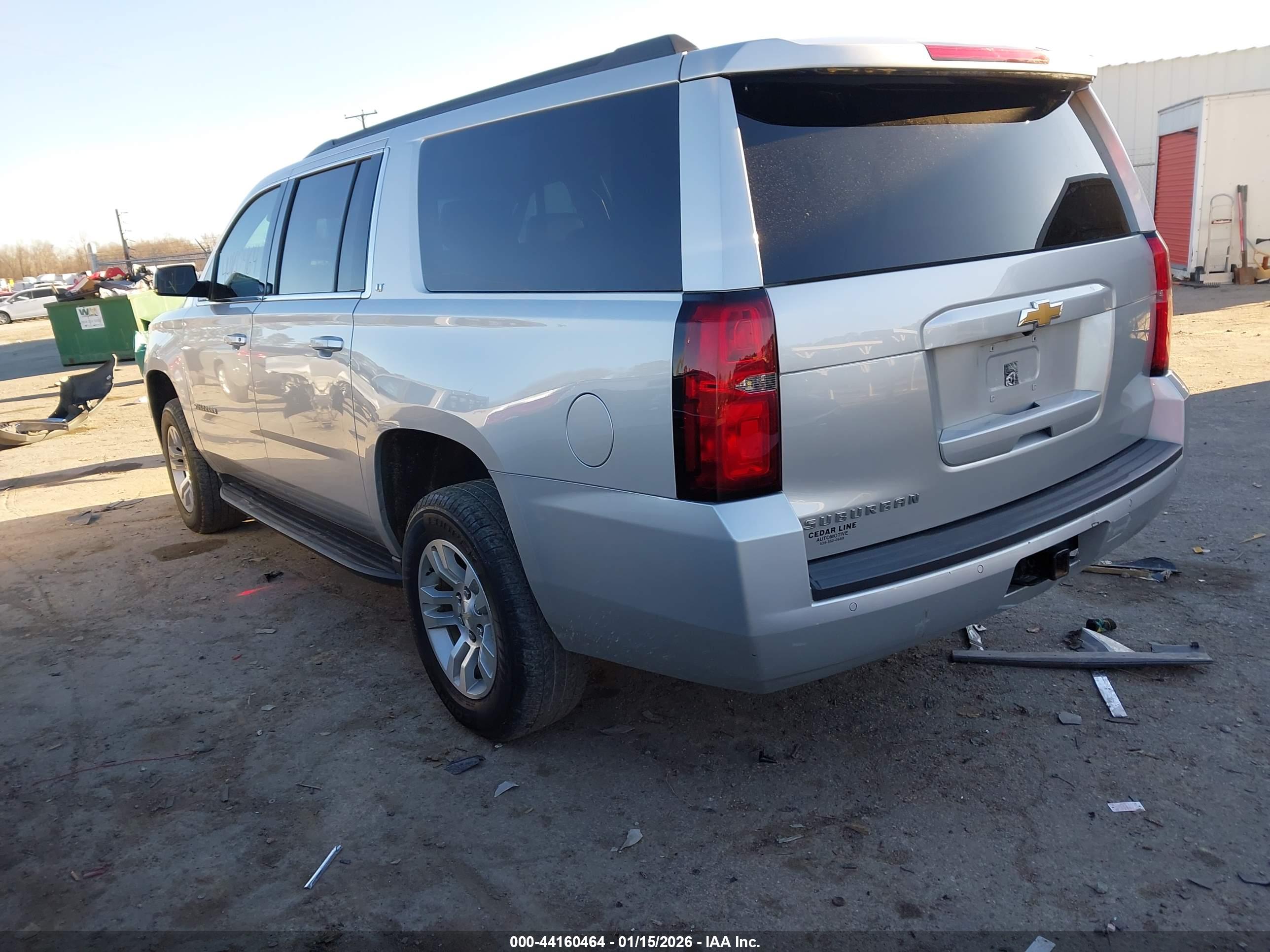 CHEVROLET SUBURBAN image 3
