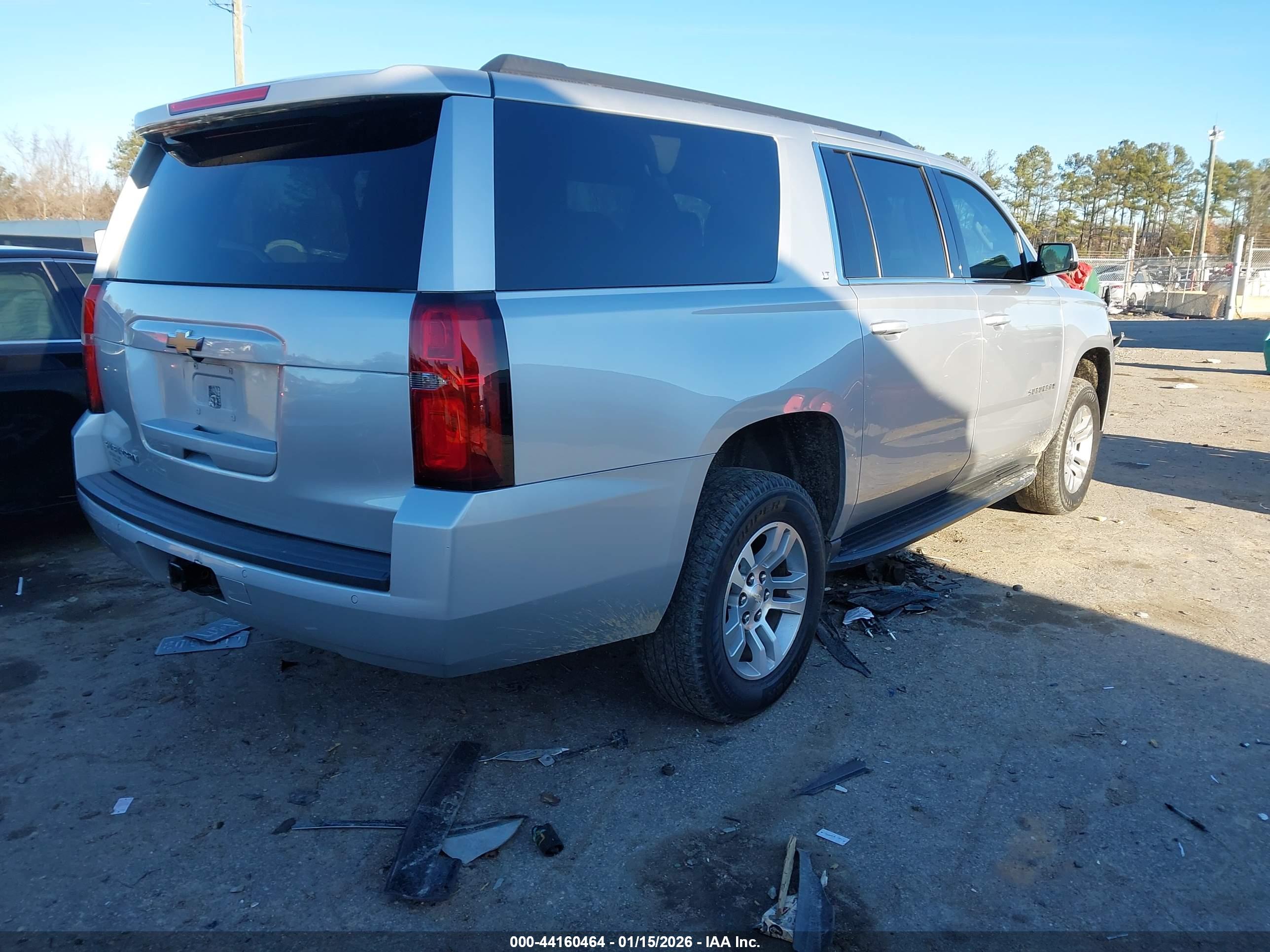 CHEVROLET SUBURBAN image 4