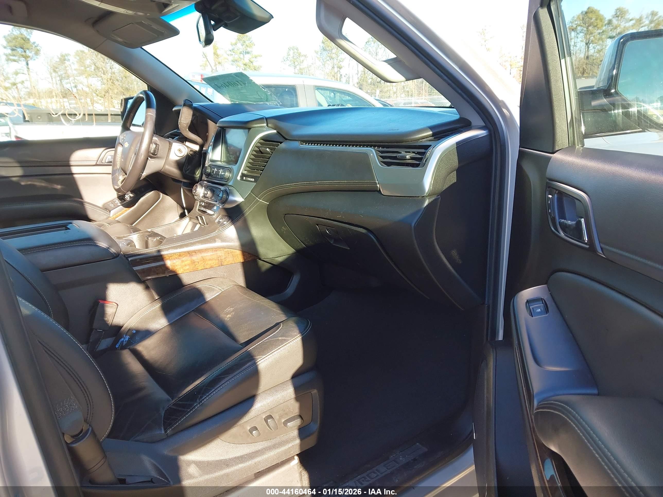 CHEVROLET SUBURBAN image 5