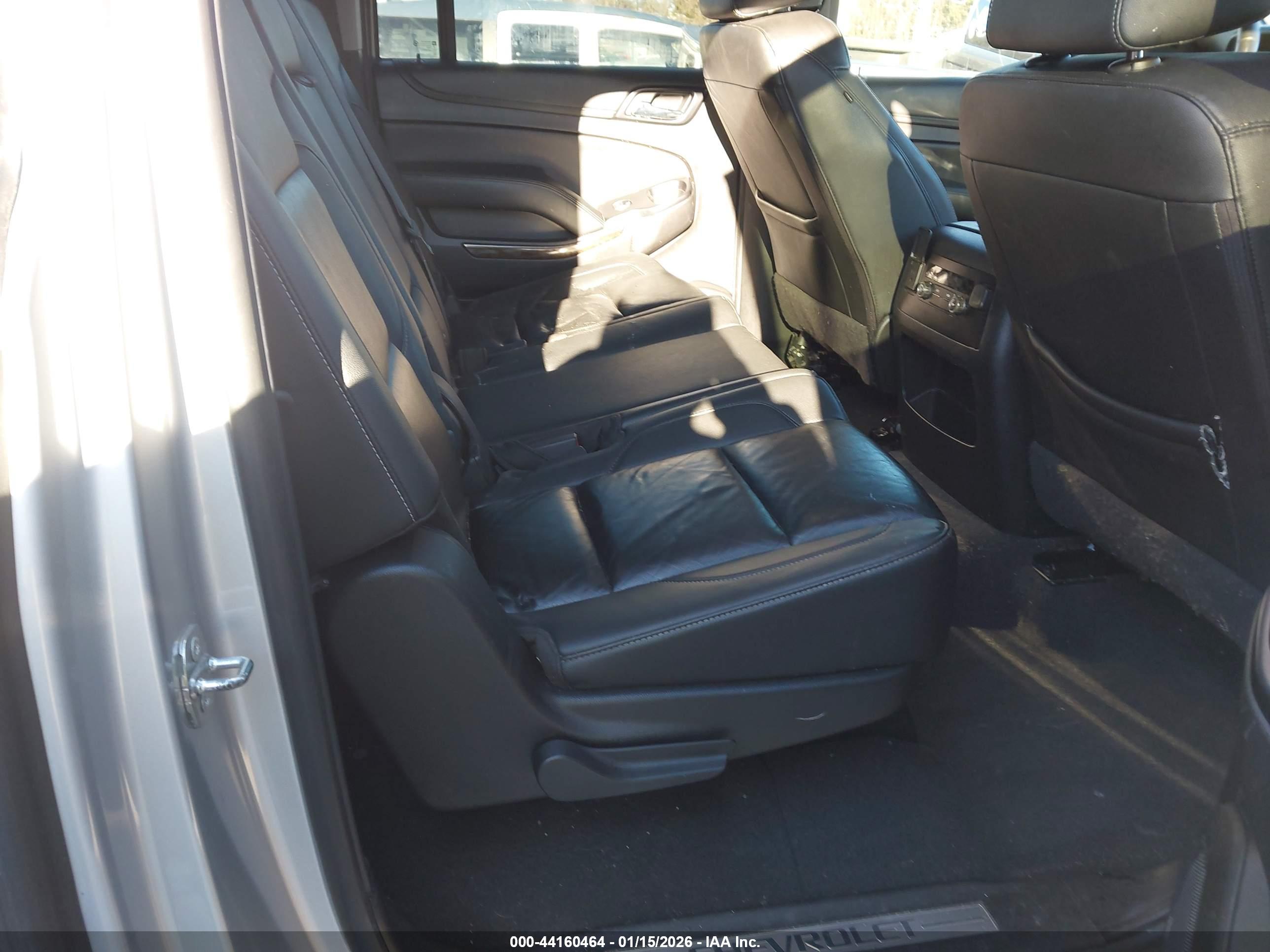 CHEVROLET SUBURBAN image 8