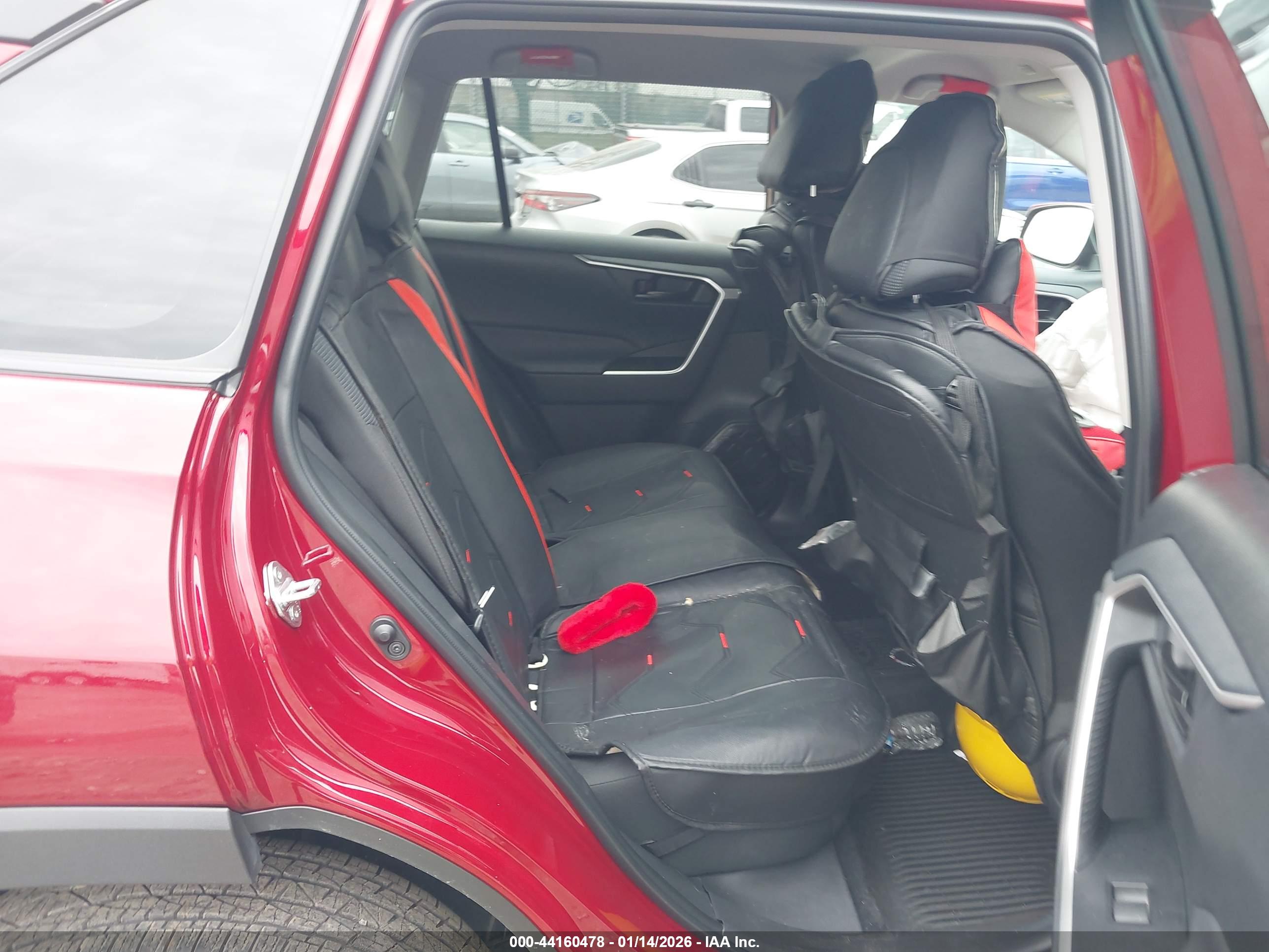 TOYOTA RAV4 image 8