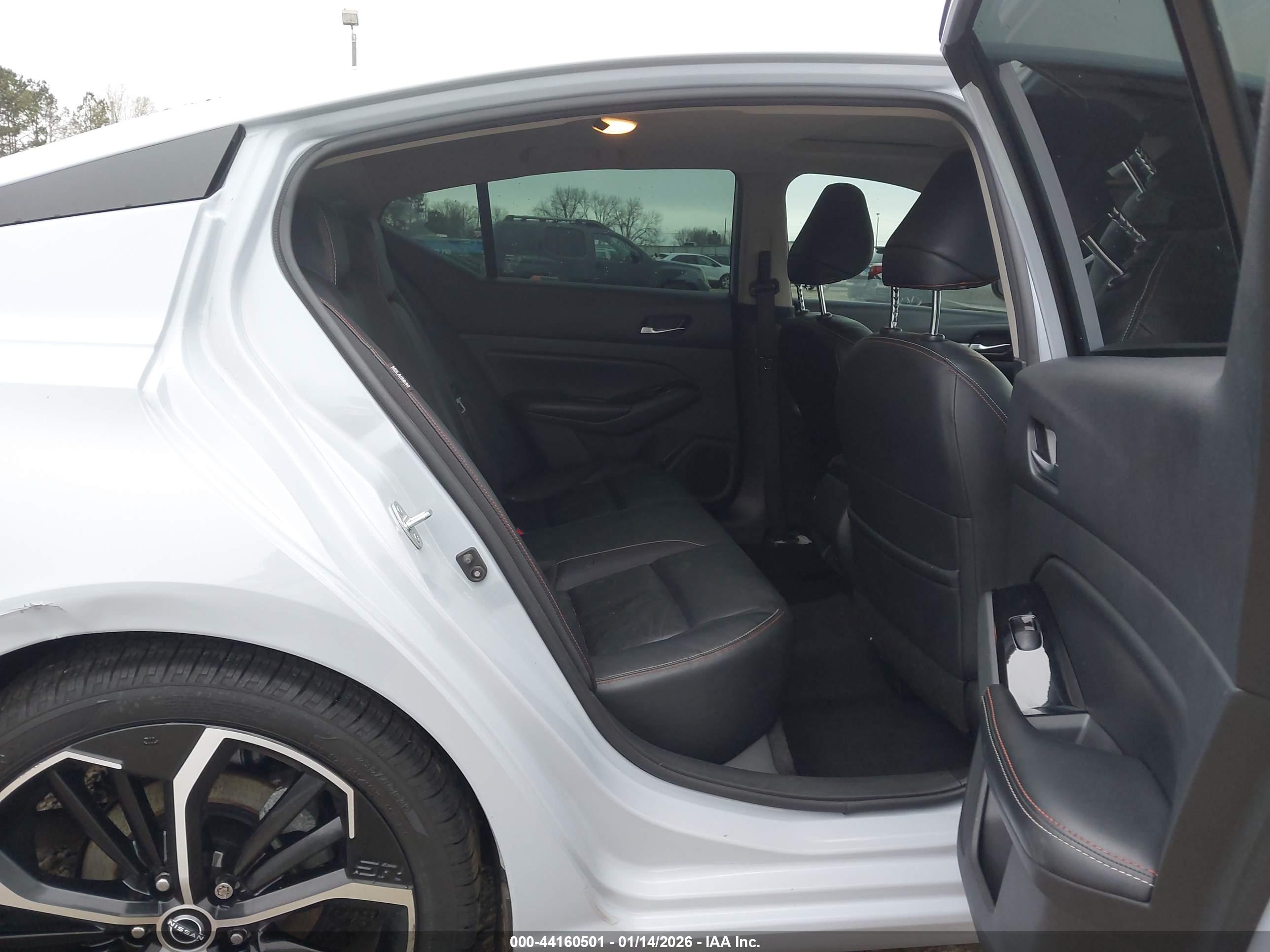 NISSAN ALTIMA image 8