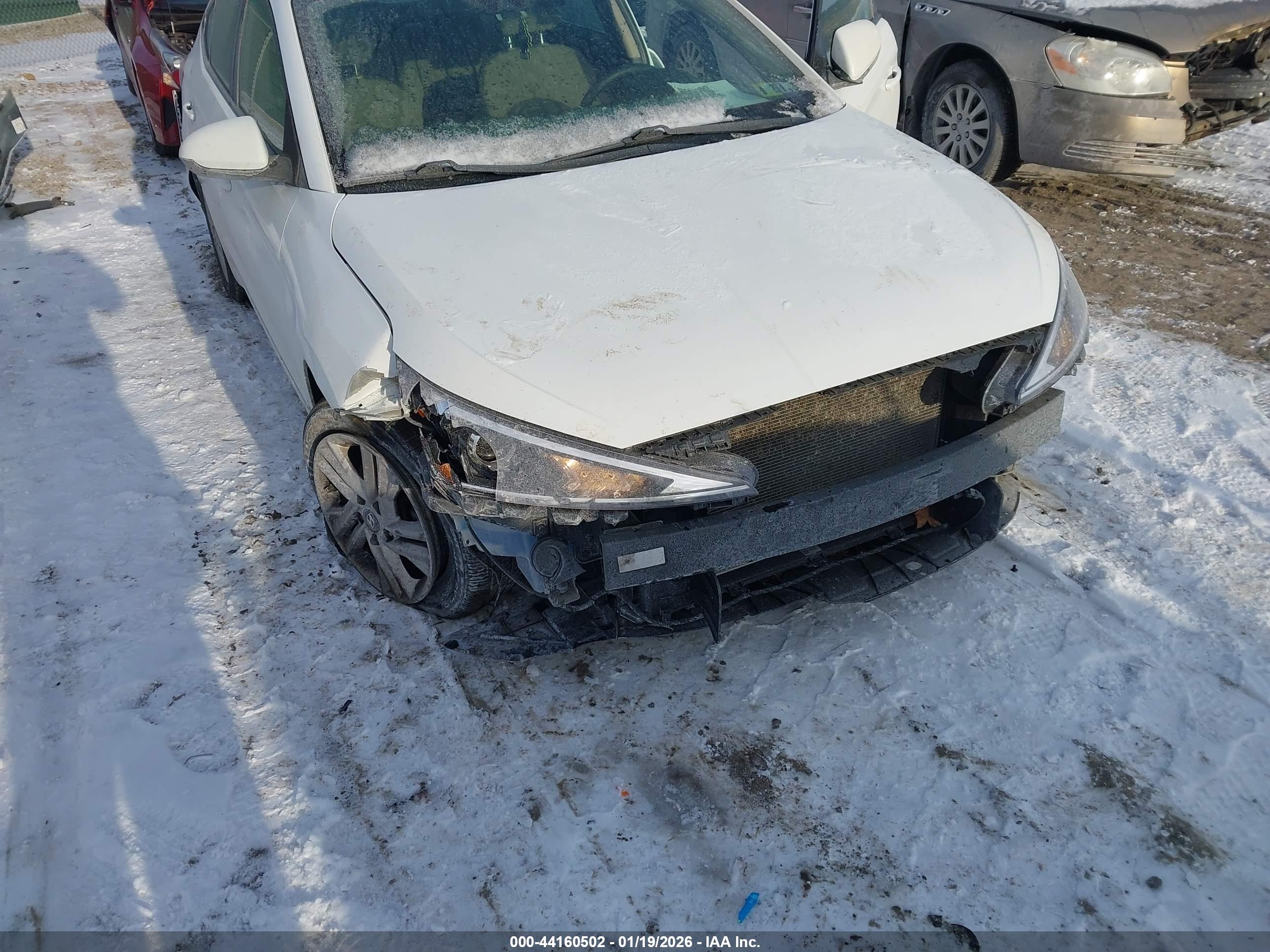 HYUNDAI ELANTRA image 6