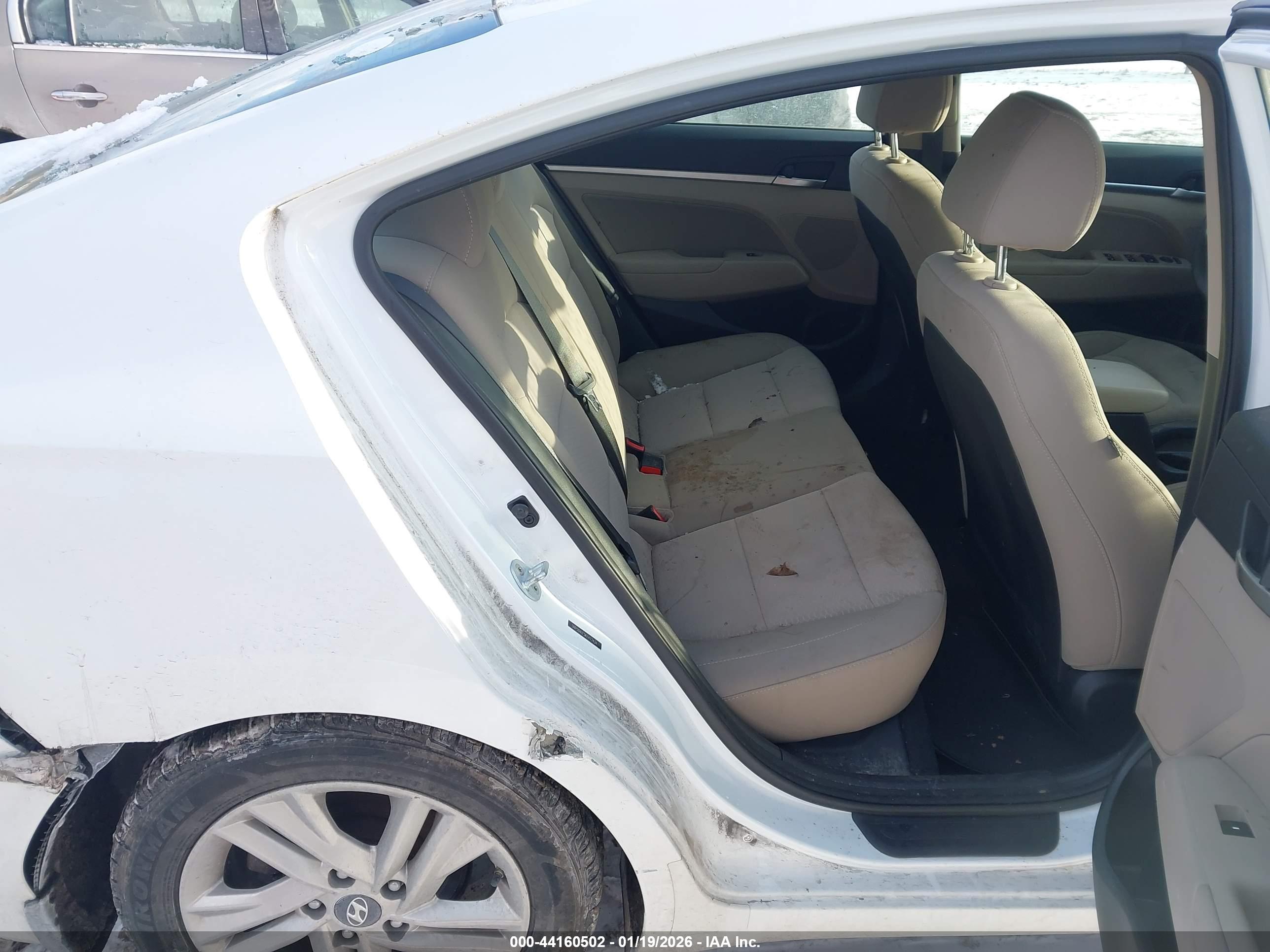 HYUNDAI ELANTRA image 8