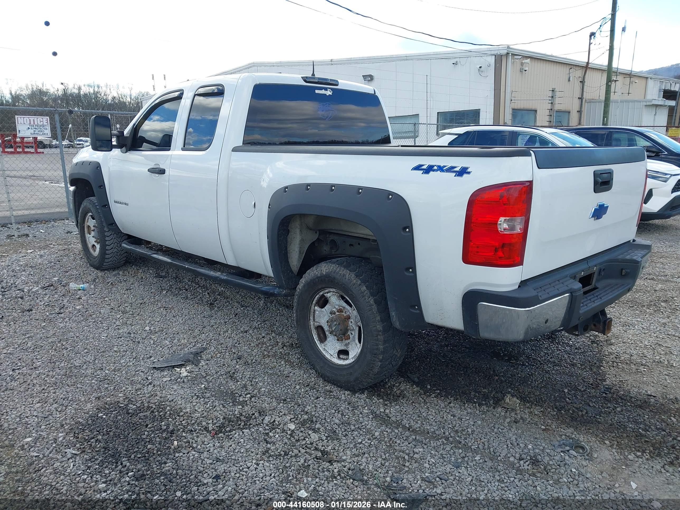 CHEVROLET SILVERADO image 3