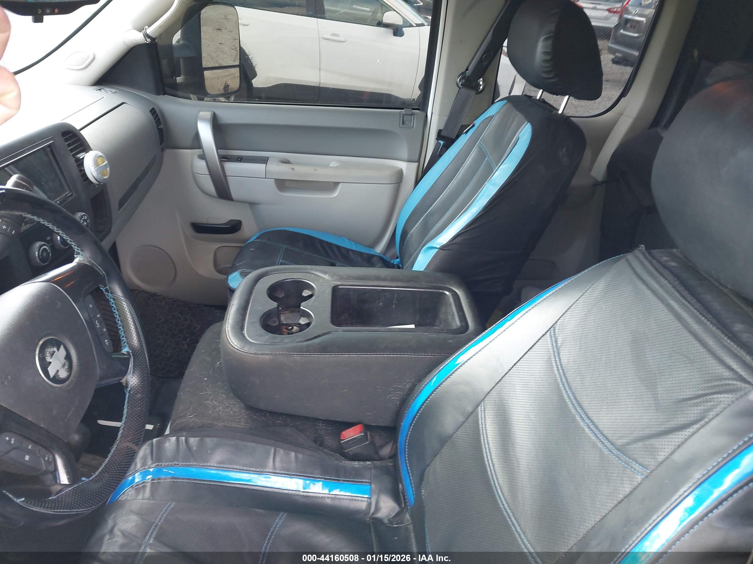 CHEVROLET SILVERADO image 5
