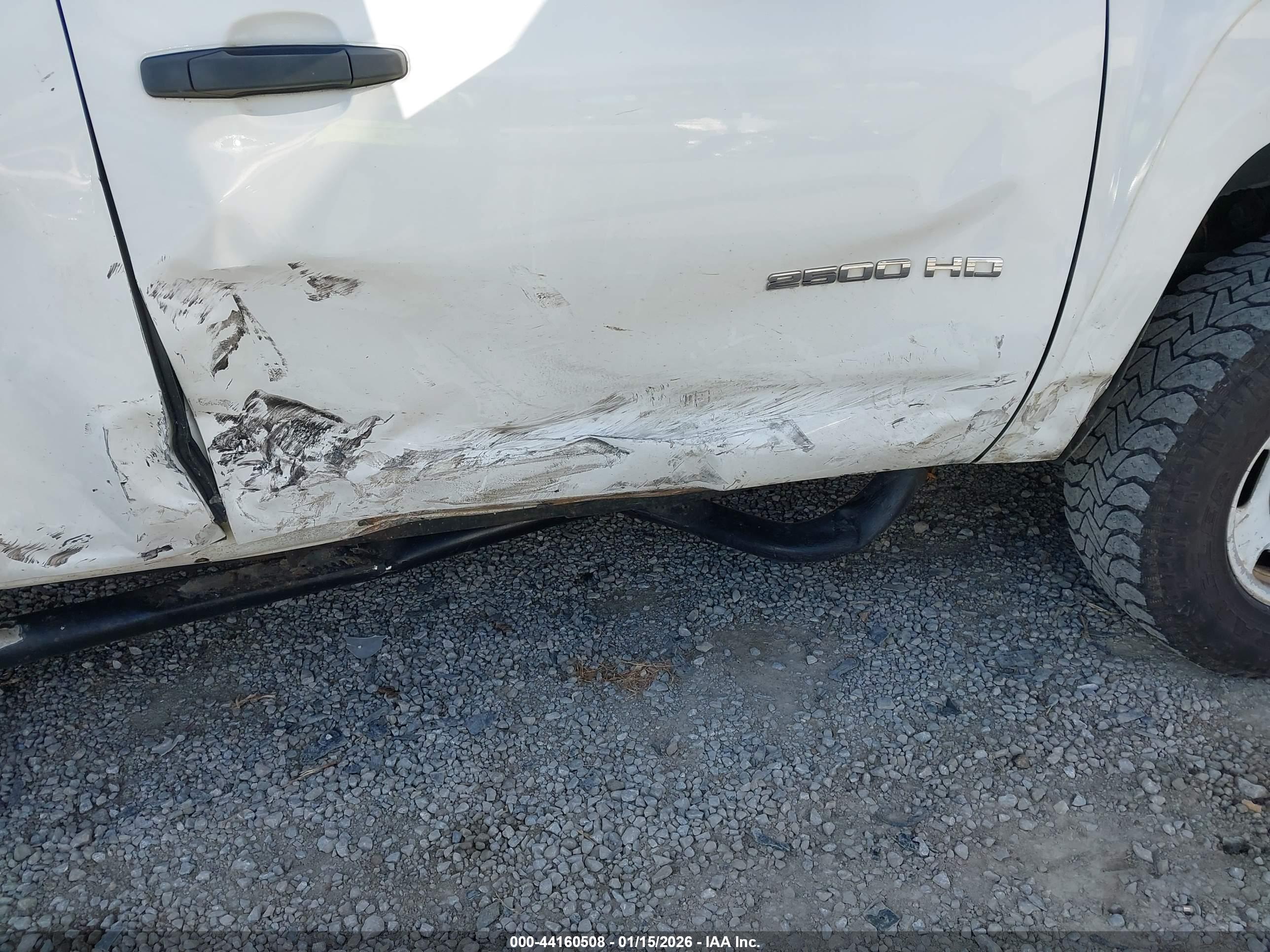 CHEVROLET SILVERADO image 6
