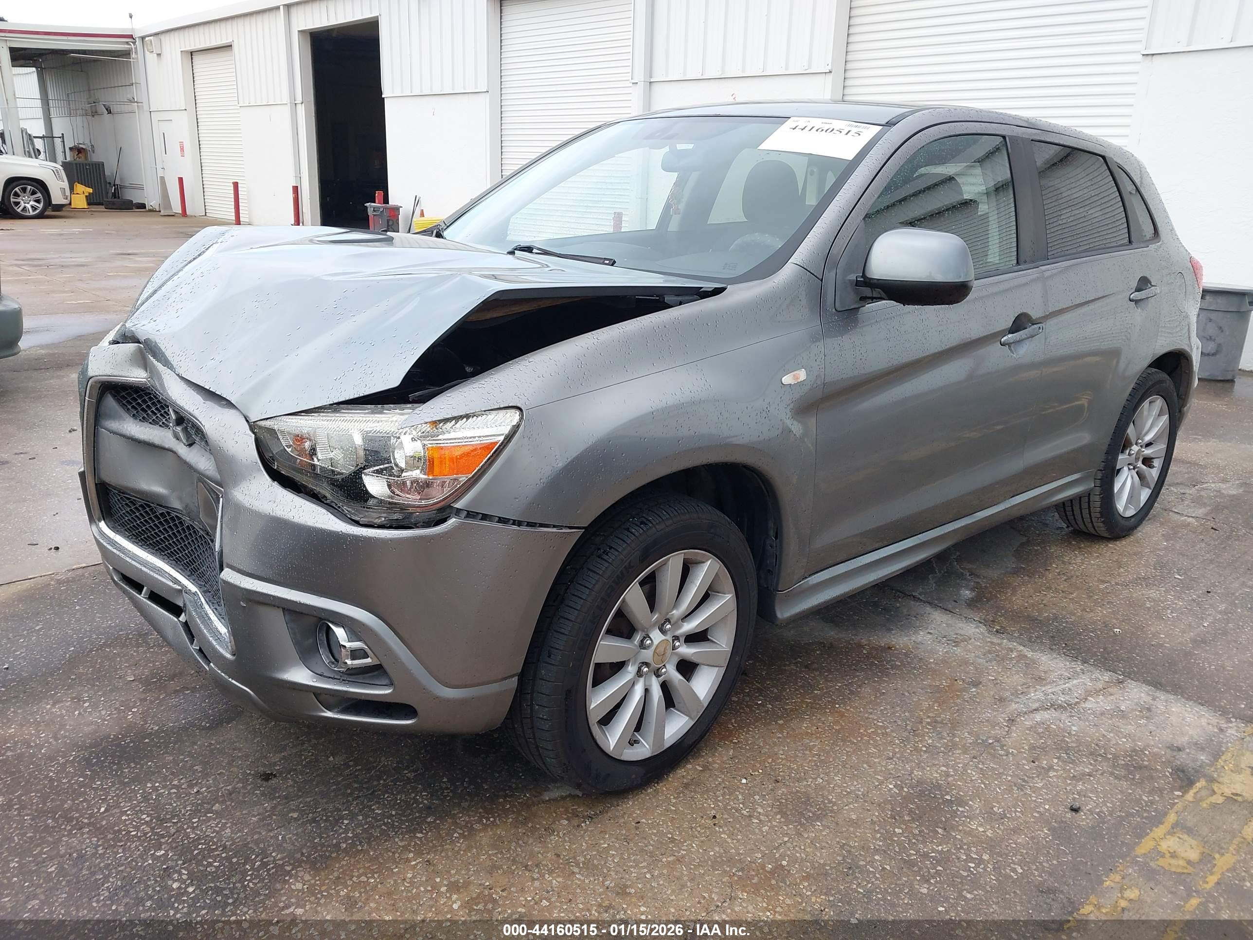 MITSUBISHI OUTLANDER image 2