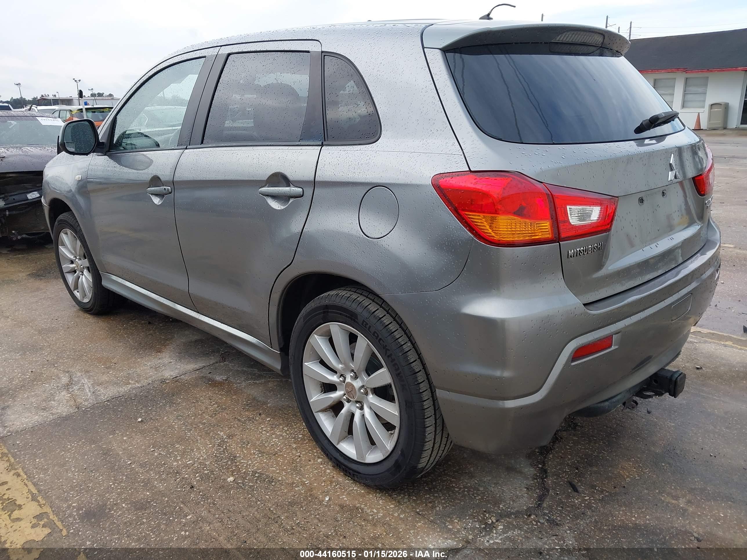 MITSUBISHI OUTLANDER image 3