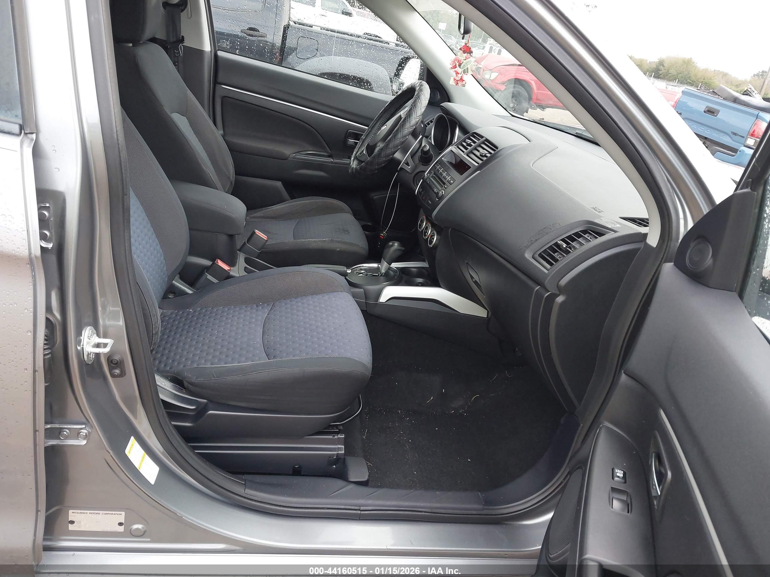 MITSUBISHI OUTLANDER image 5