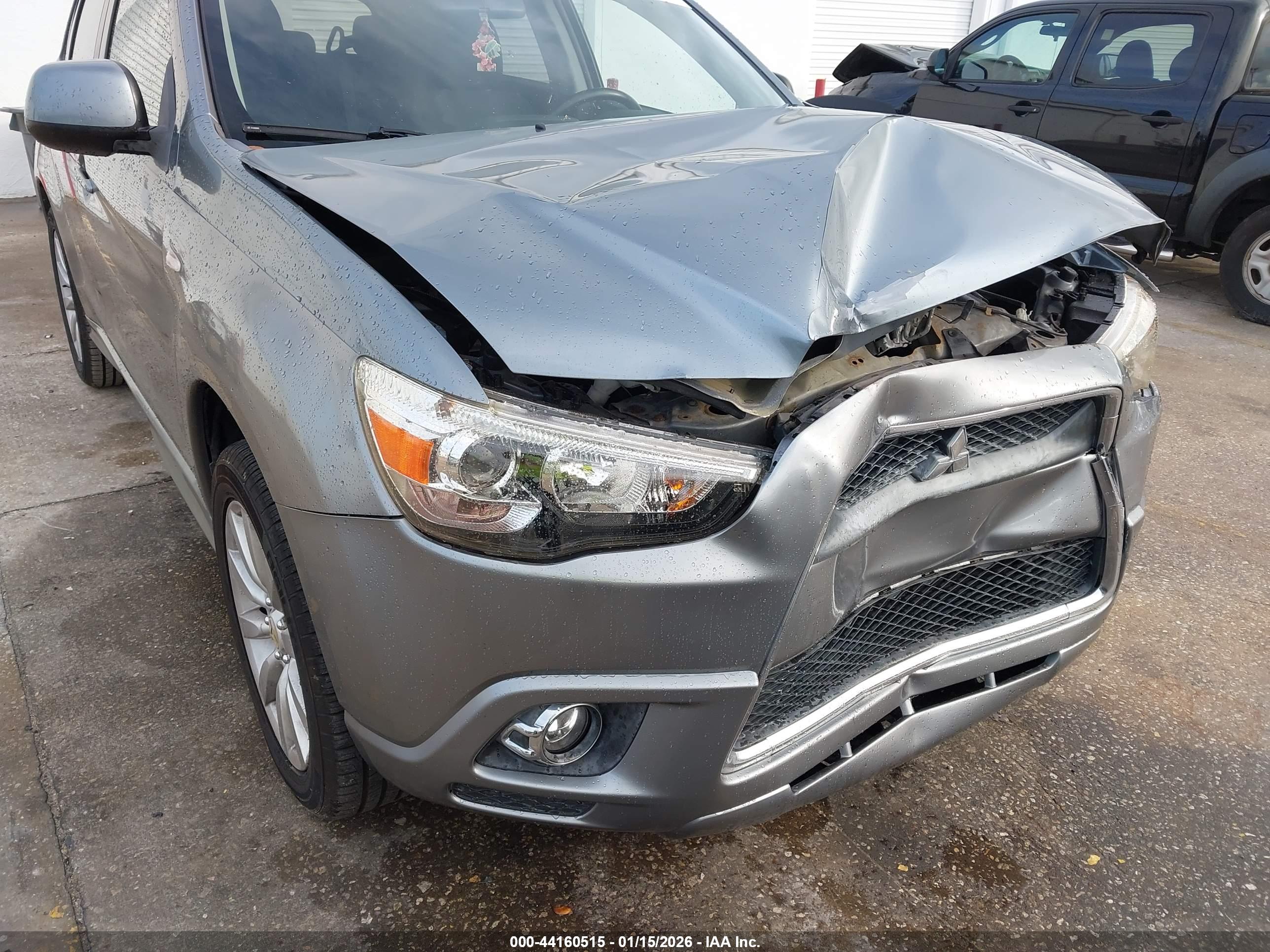 MITSUBISHI OUTLANDER image 6