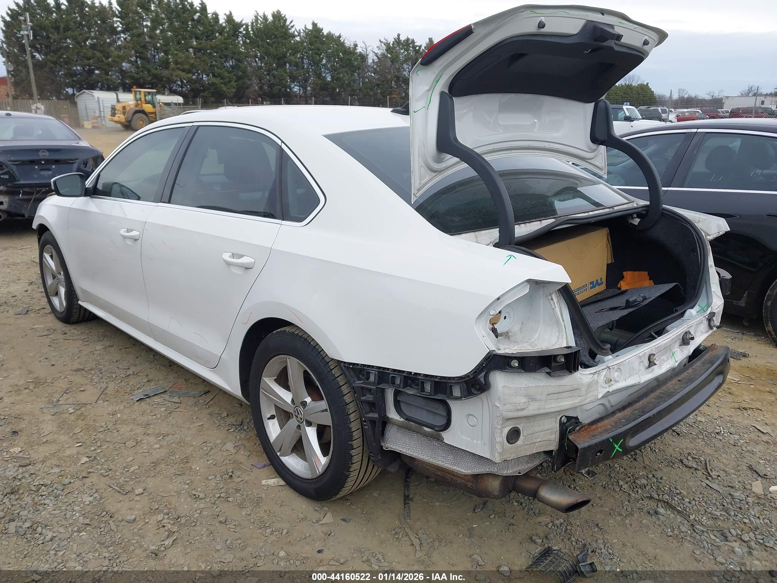 VOLKSWAGEN PASSAT image 3