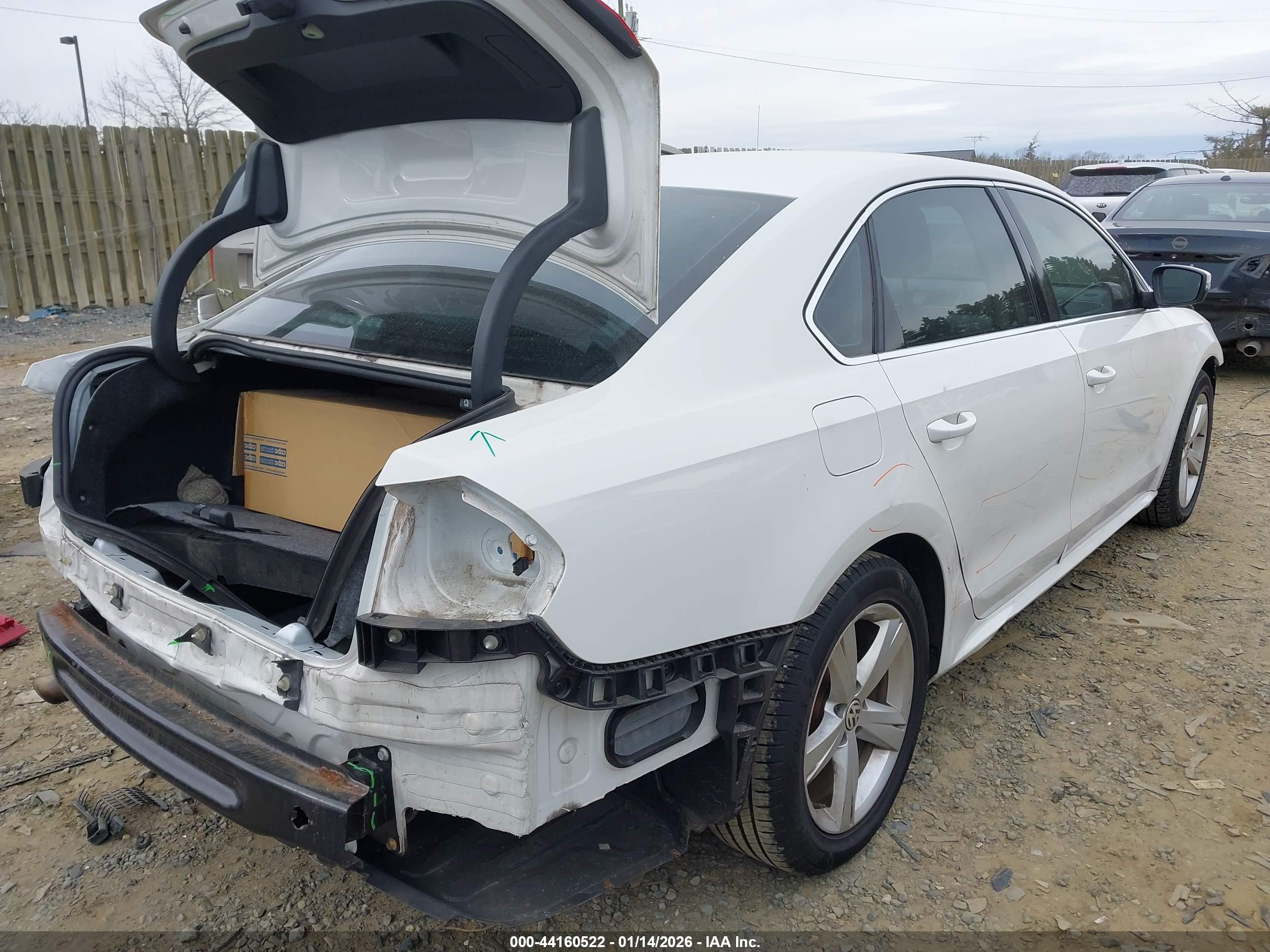 VOLKSWAGEN PASSAT image 4