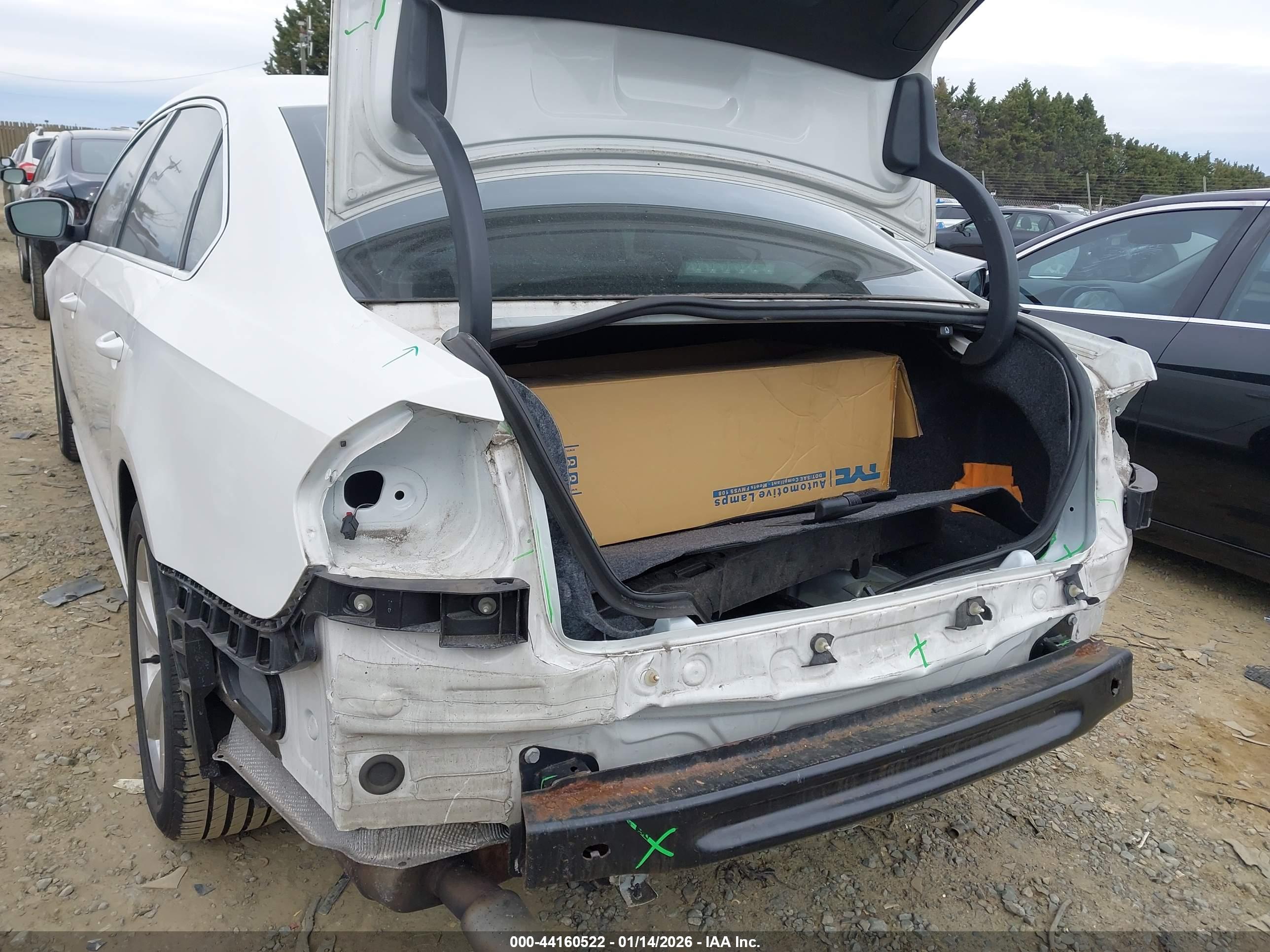 VOLKSWAGEN PASSAT image 6