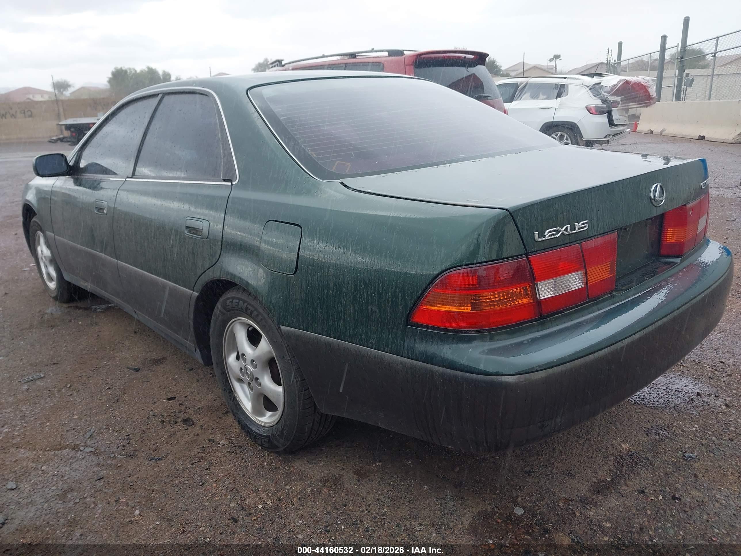 LEXUS ES image 3