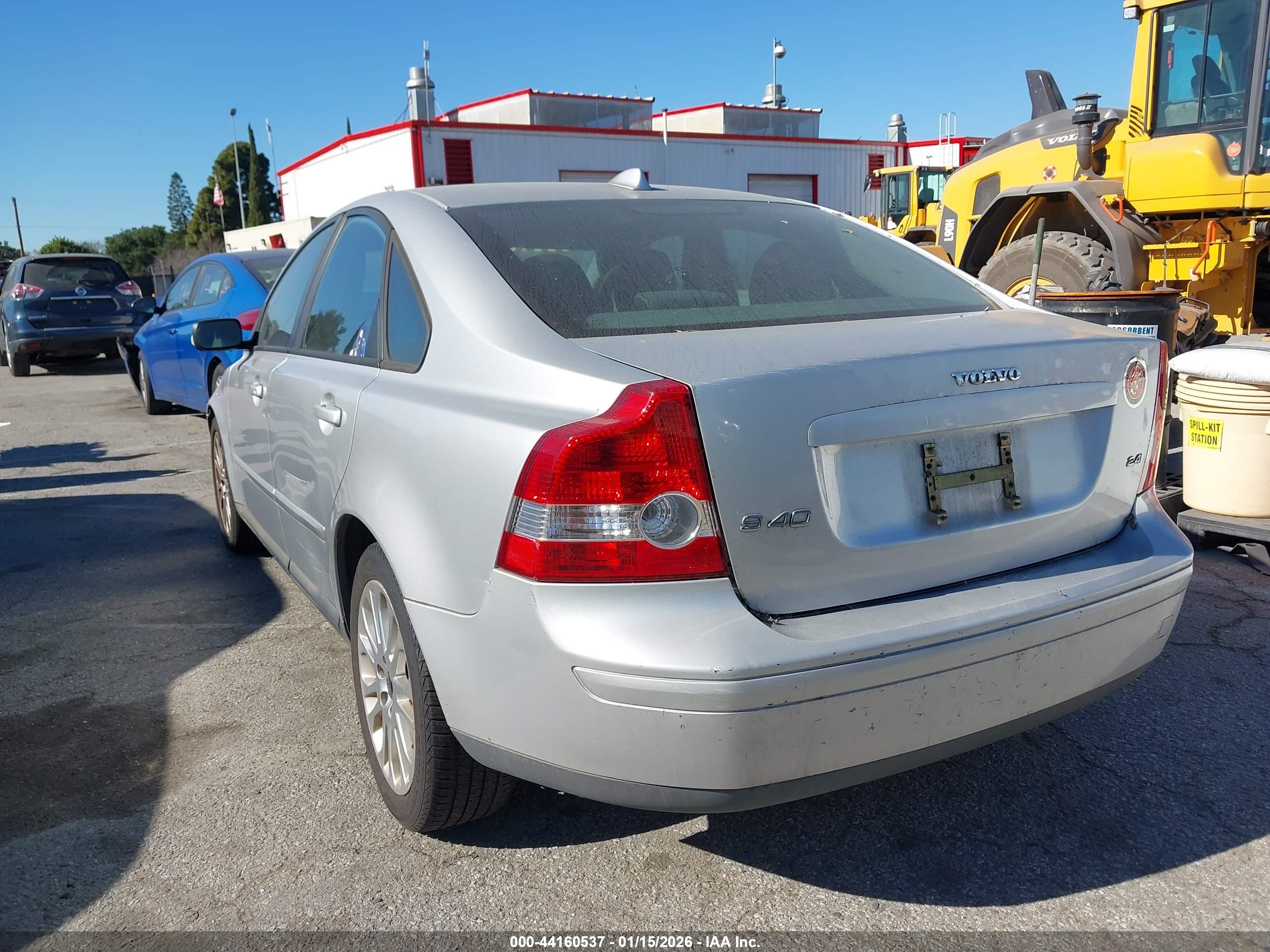 VOLVO S40 image 3