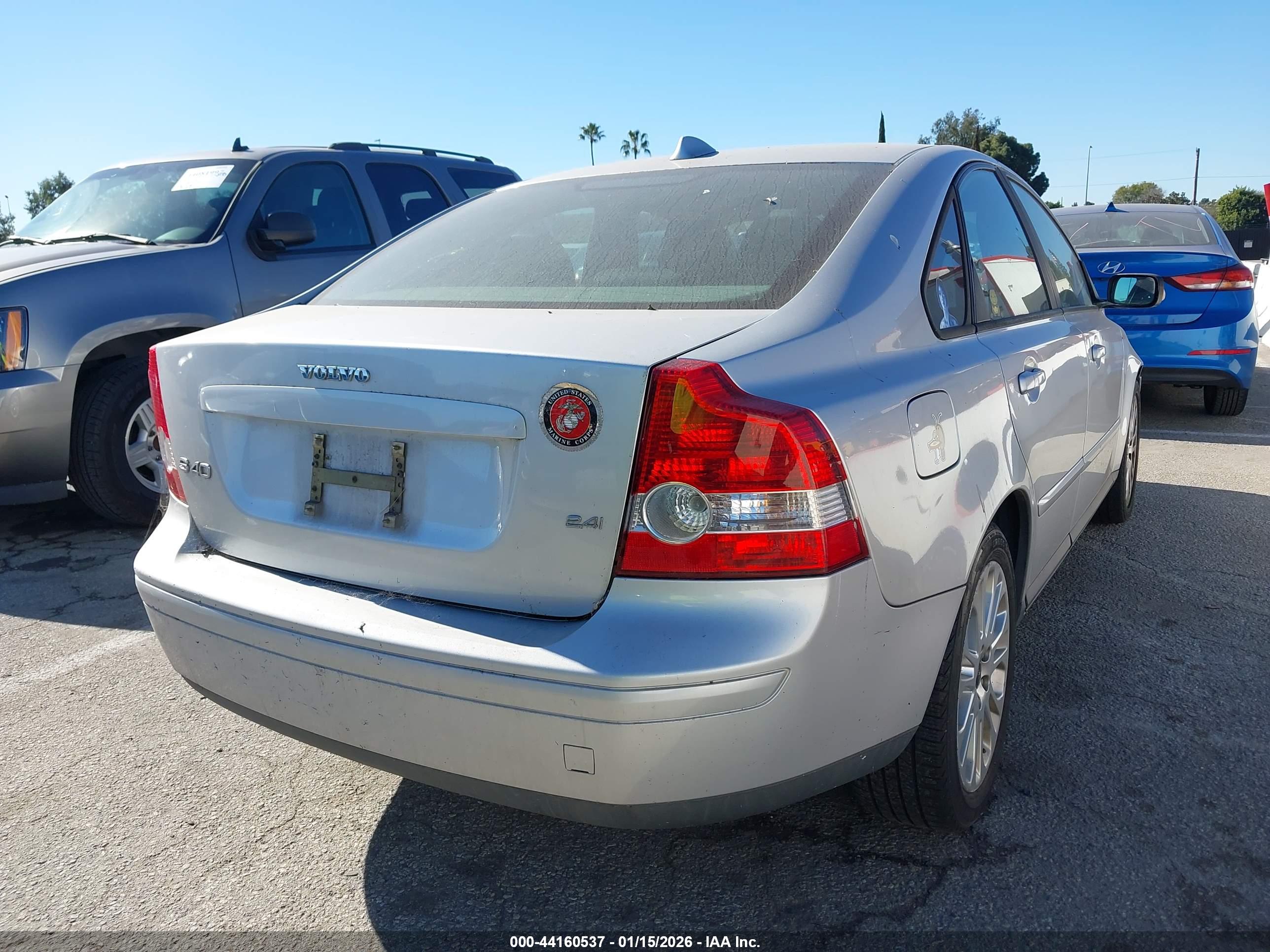 VOLVO S40 image 4