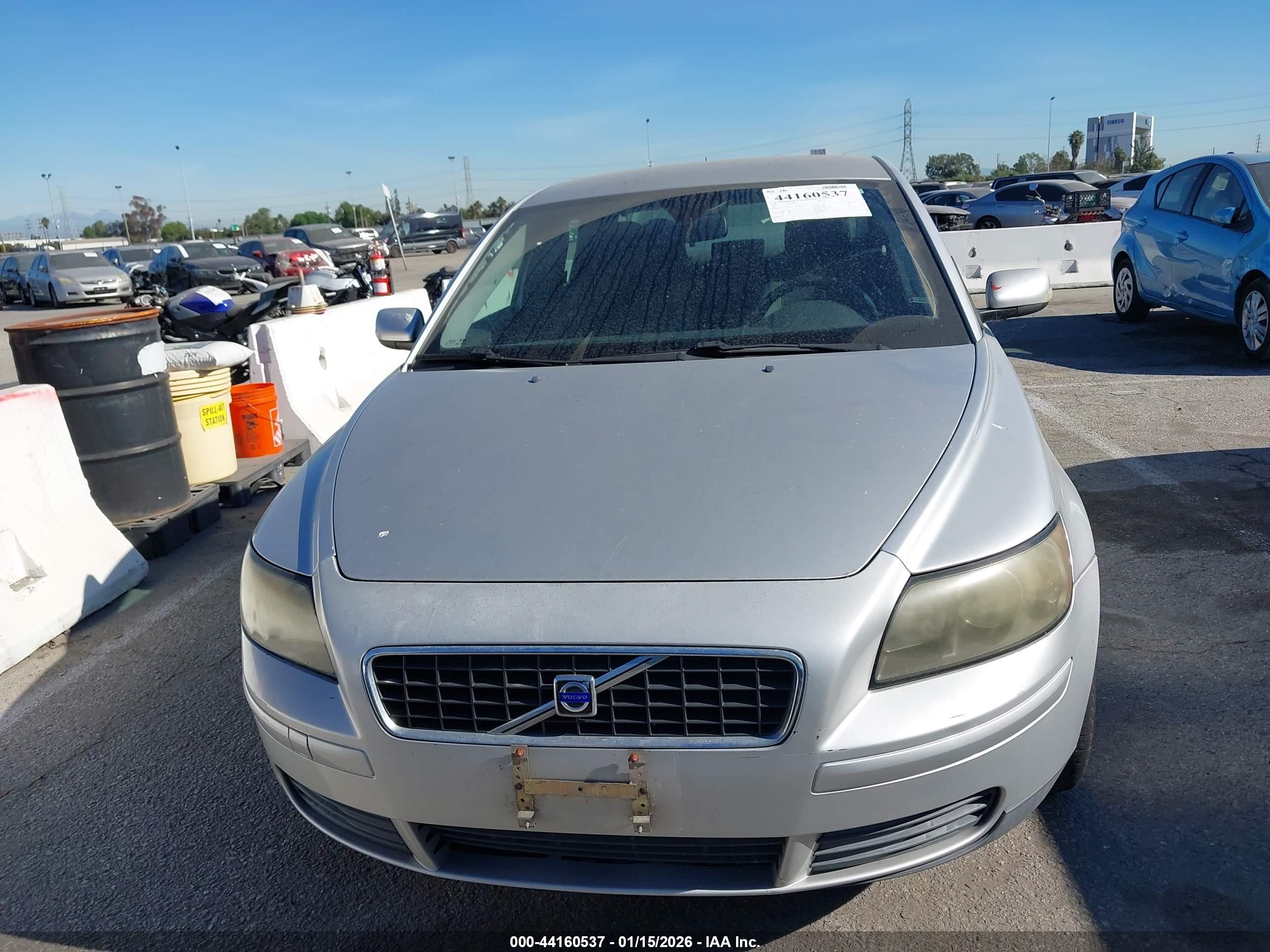 VOLVO S40 image 6