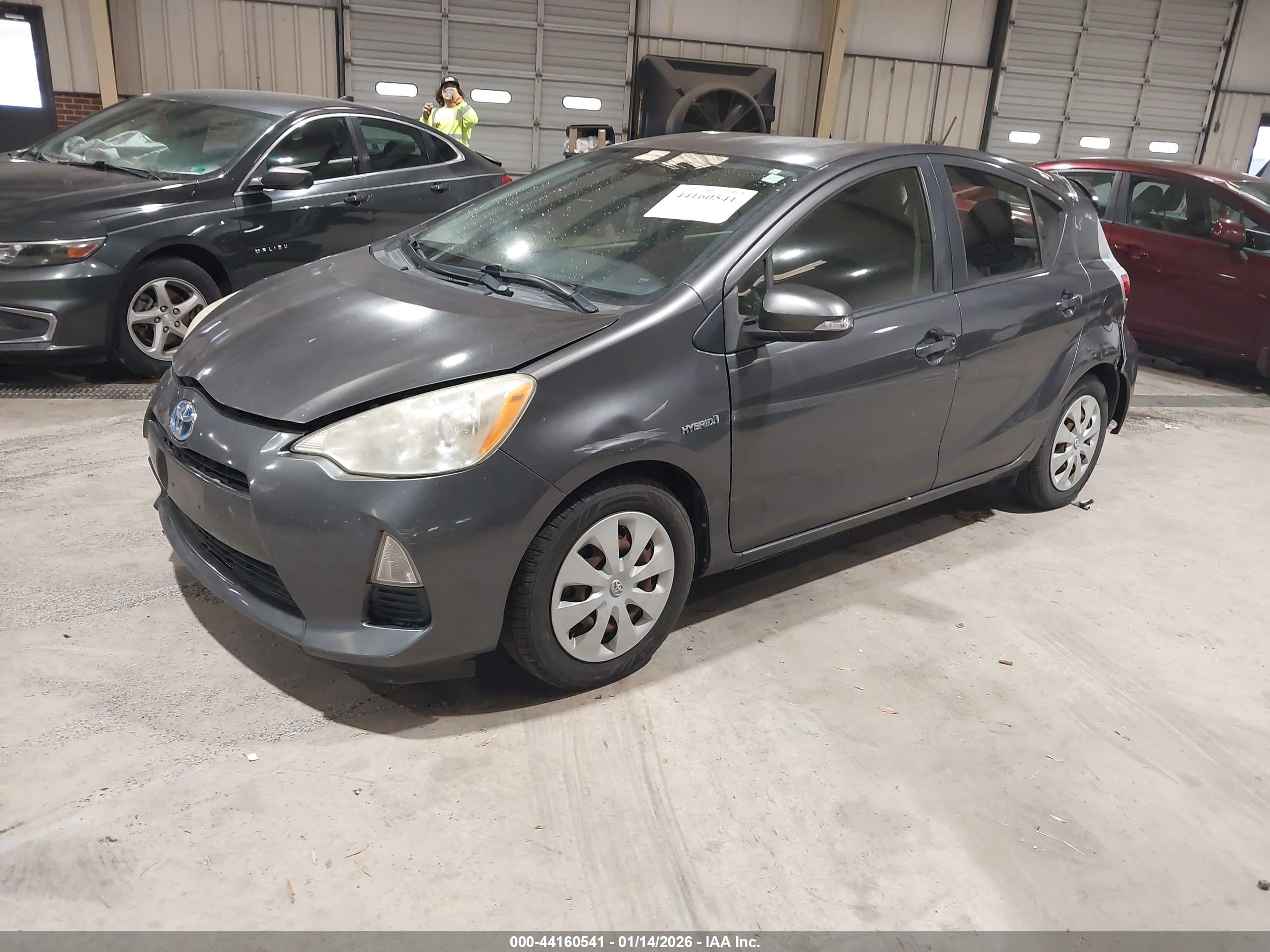 TOYOTA PRIUS image 2