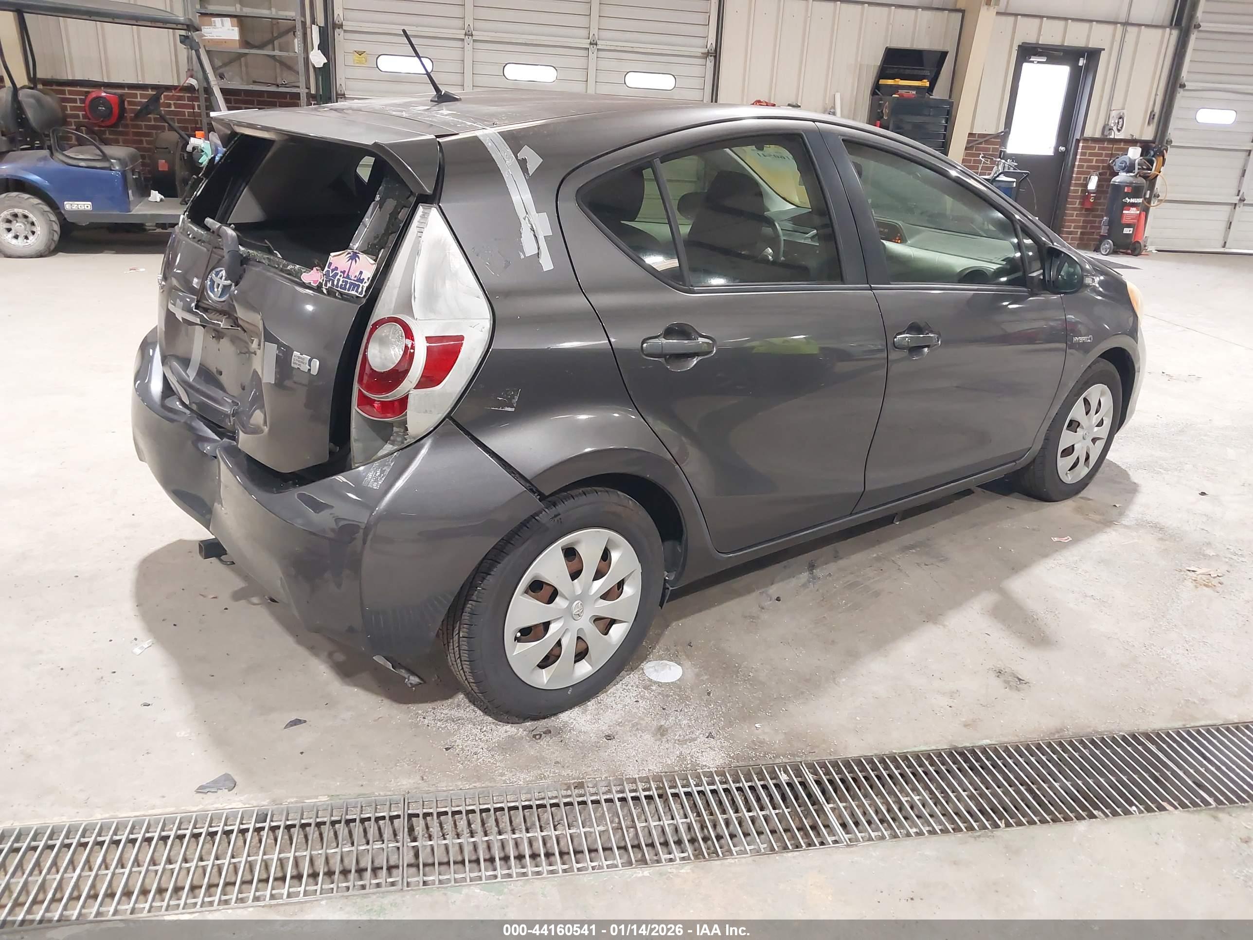 TOYOTA PRIUS image 4