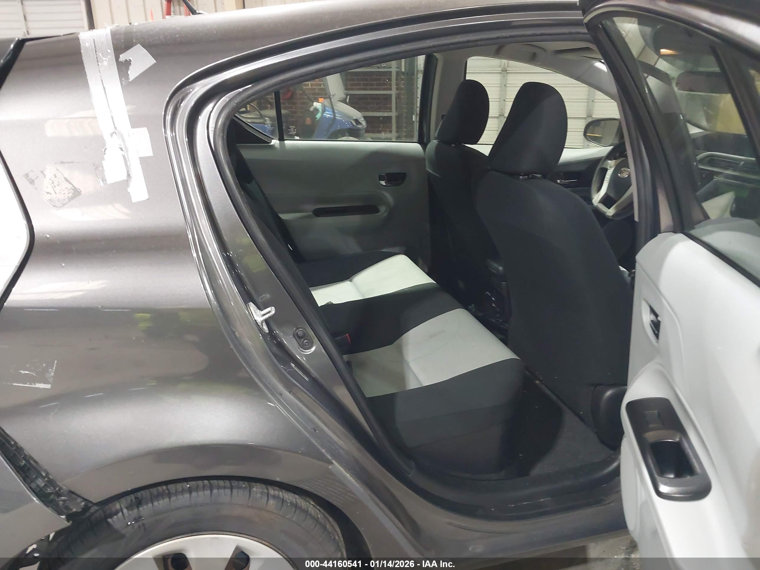 TOYOTA PRIUS image 8