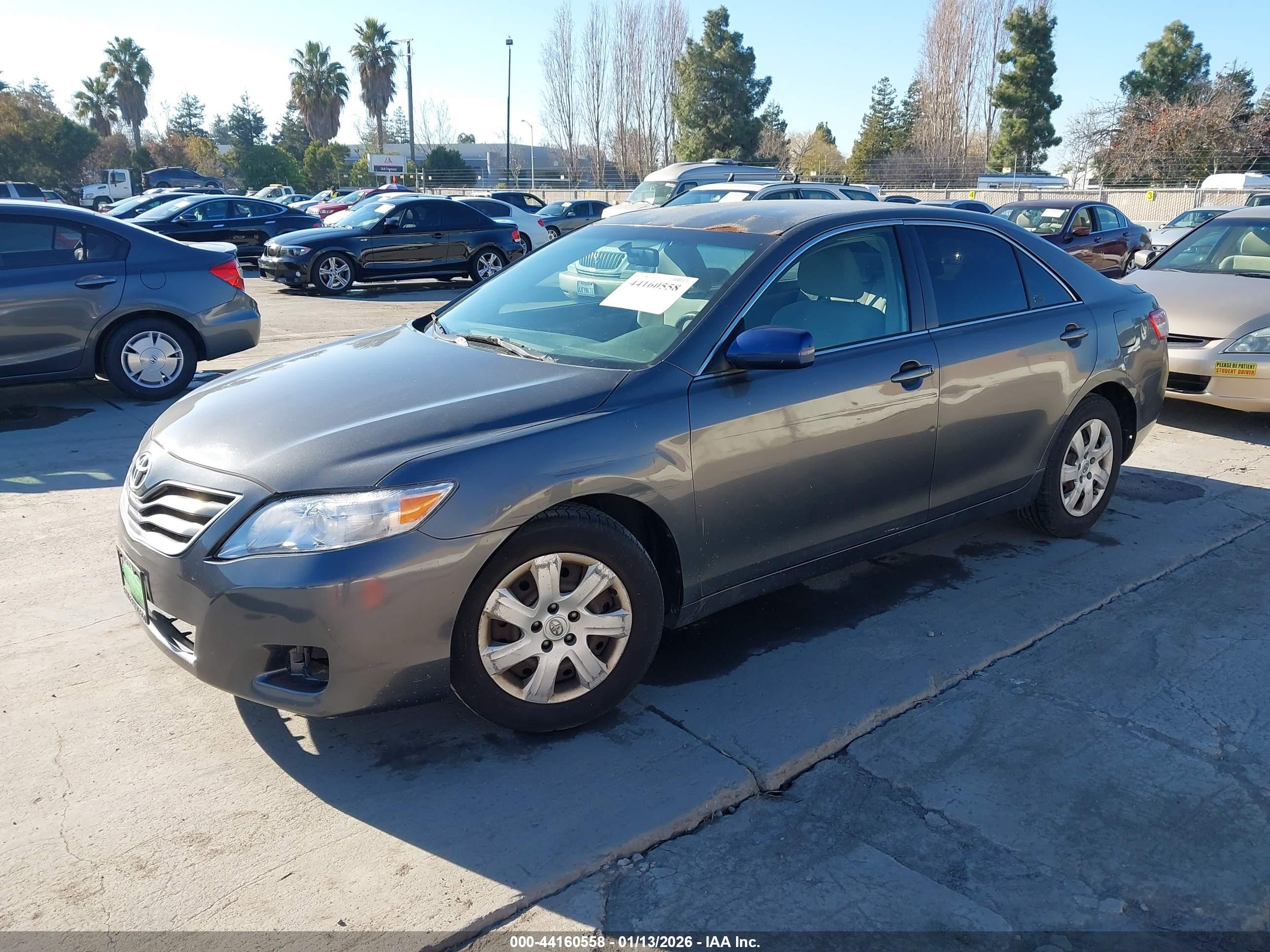 TOYOTA CAMRY image 2