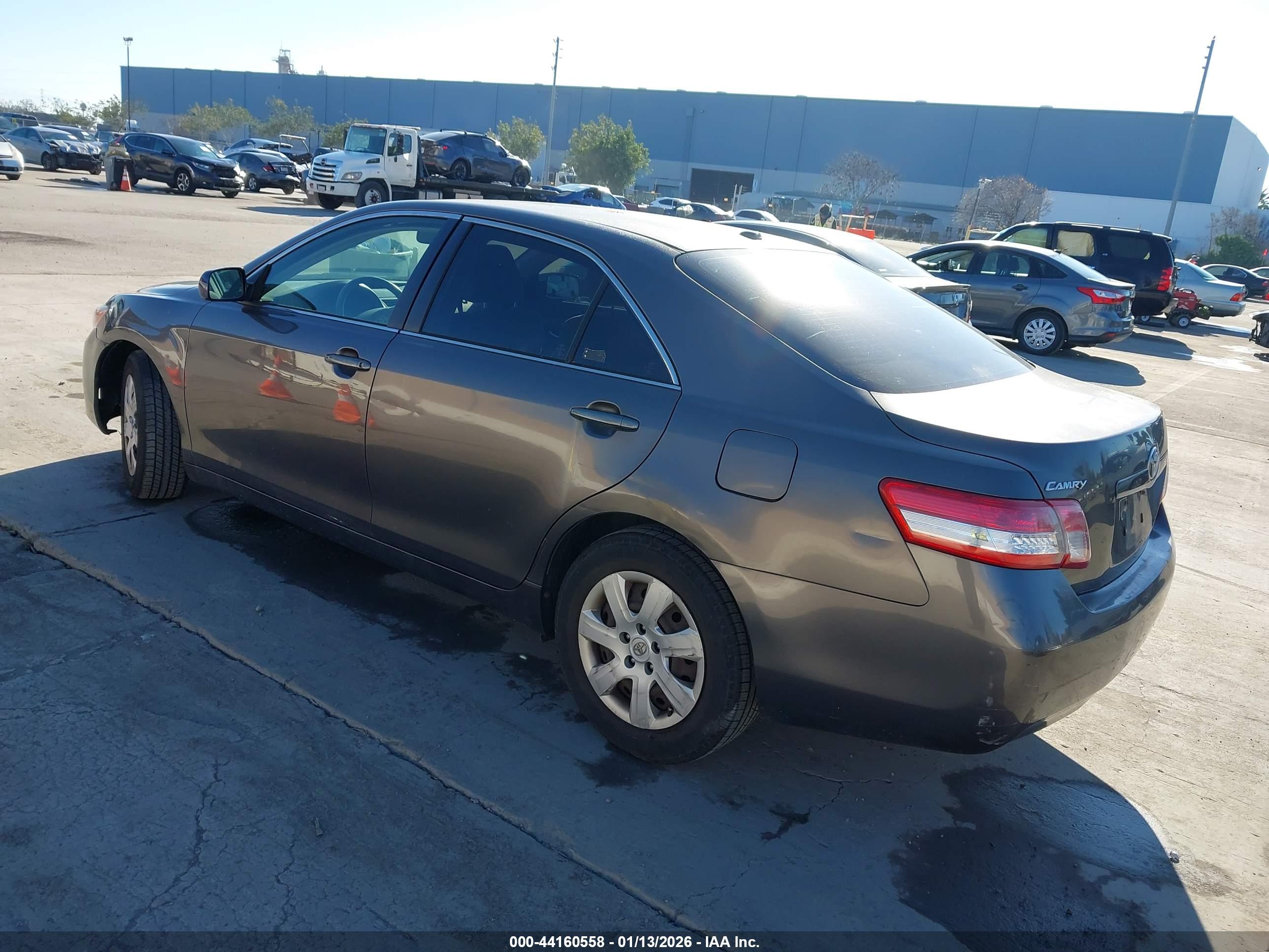 TOYOTA CAMRY image 3