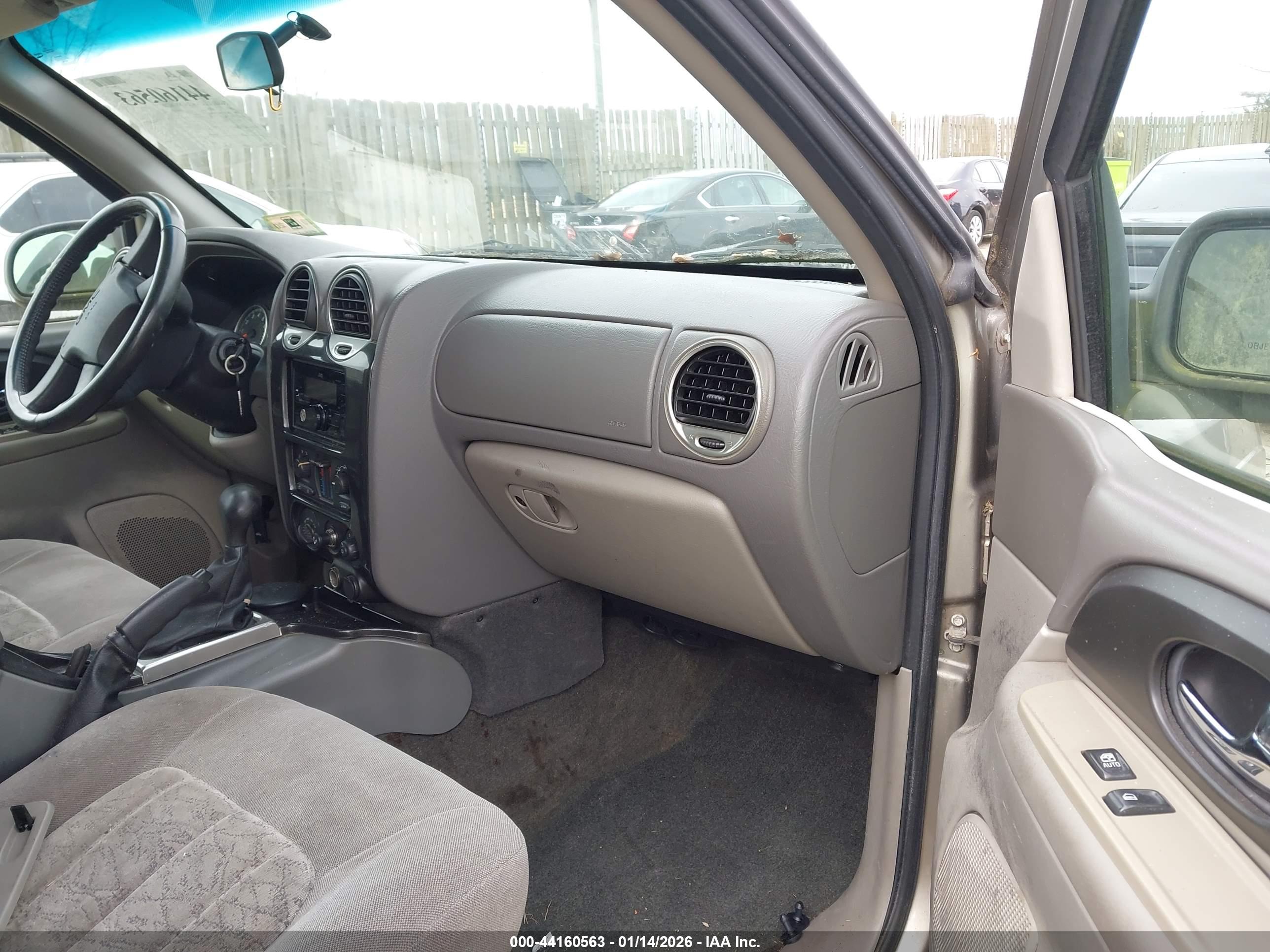 GMC ENVOY image 5