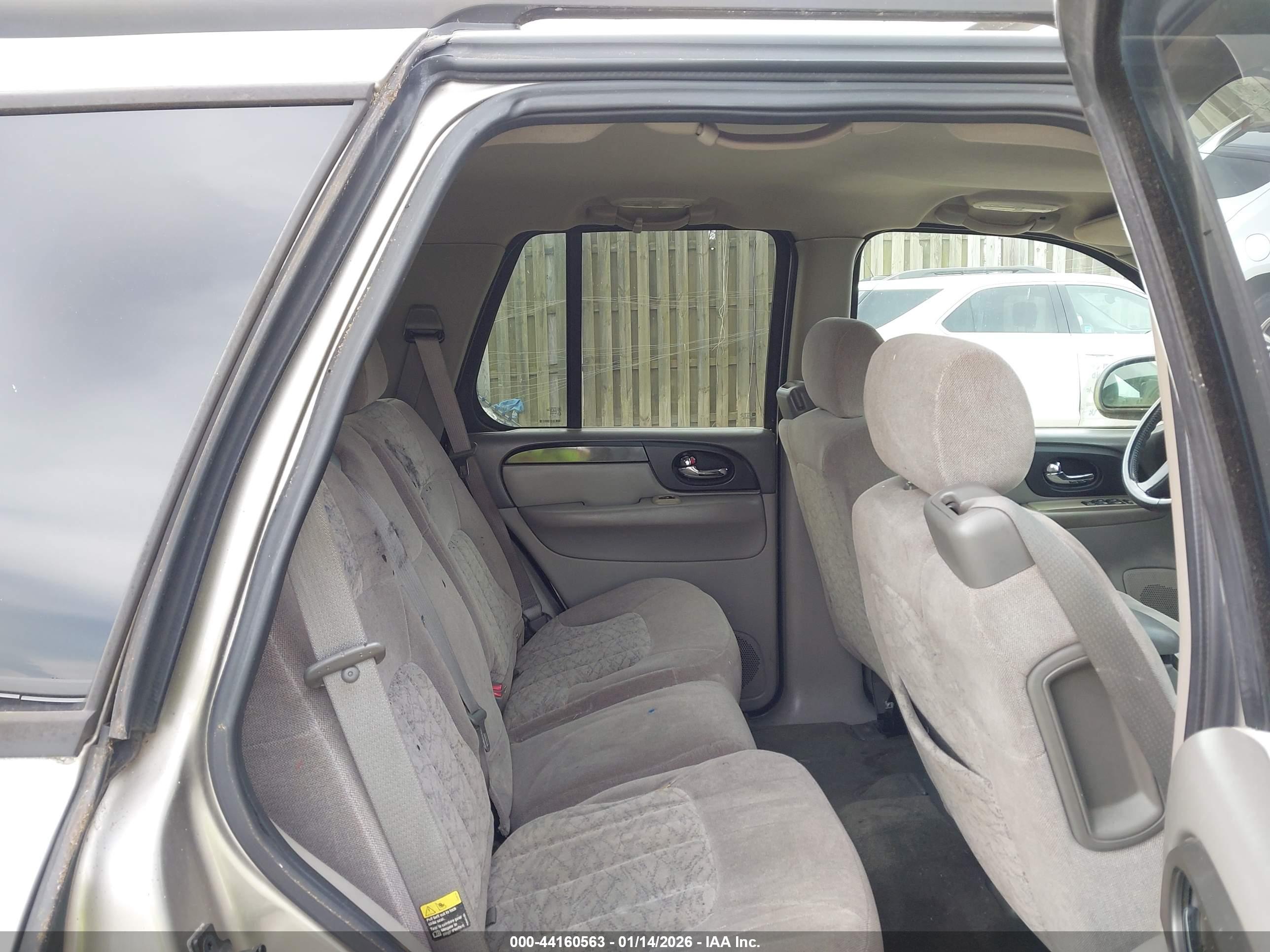 GMC ENVOY image 8