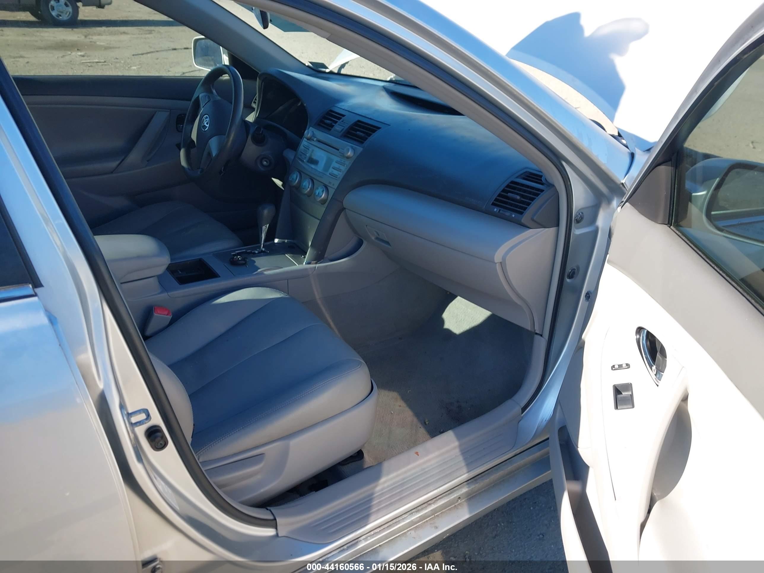 TOYOTA CAMRY image 5