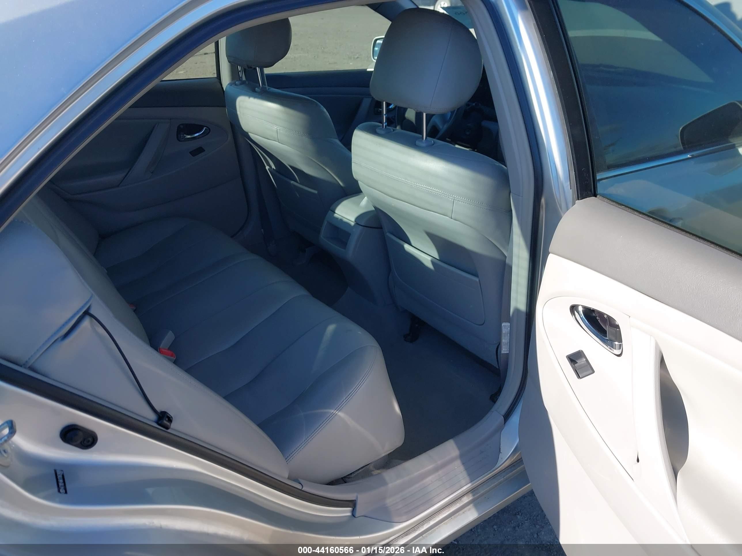 TOYOTA CAMRY image 8